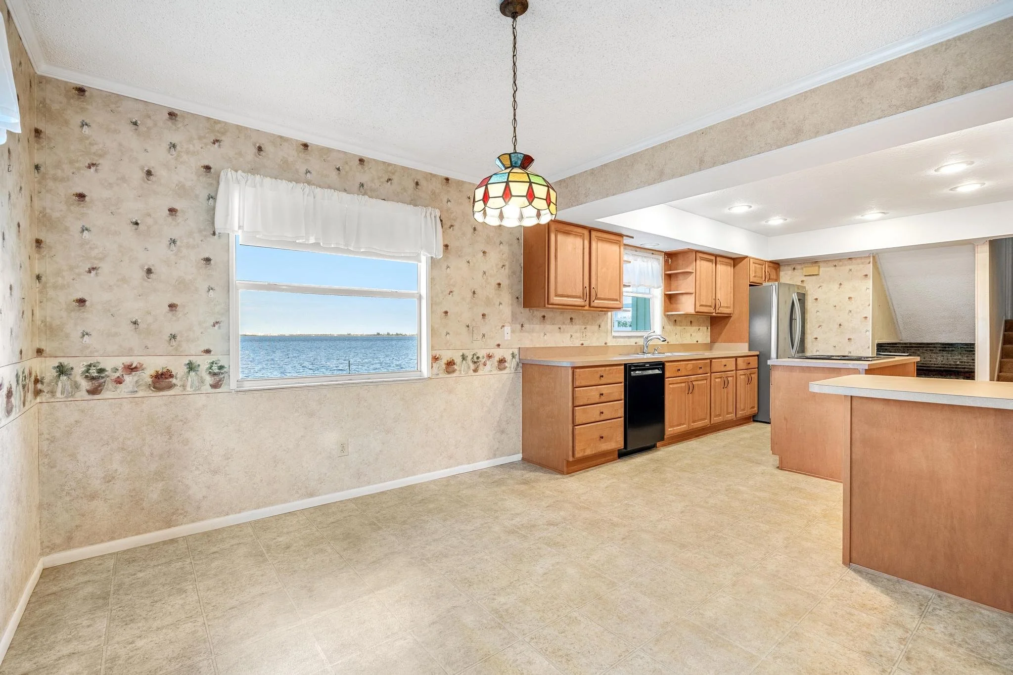 eat in kitchen 1.jpg