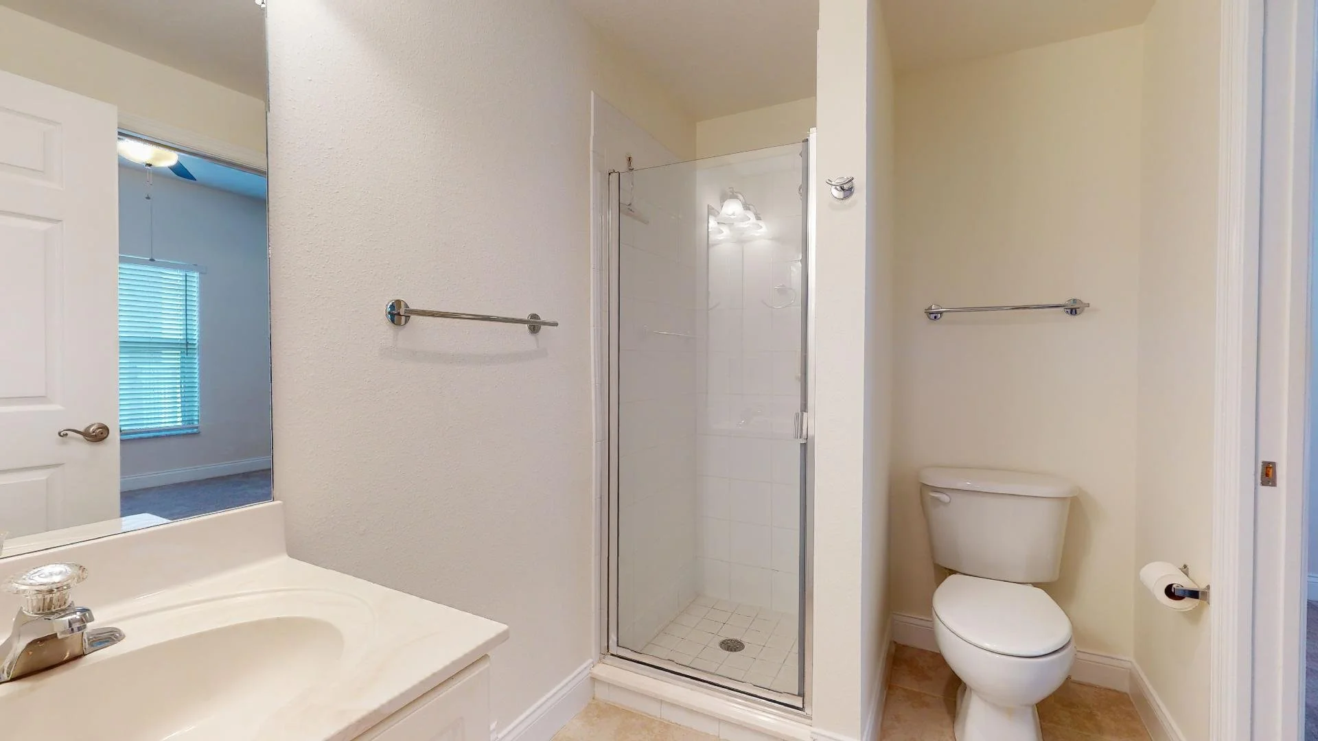 hall bath.jpg