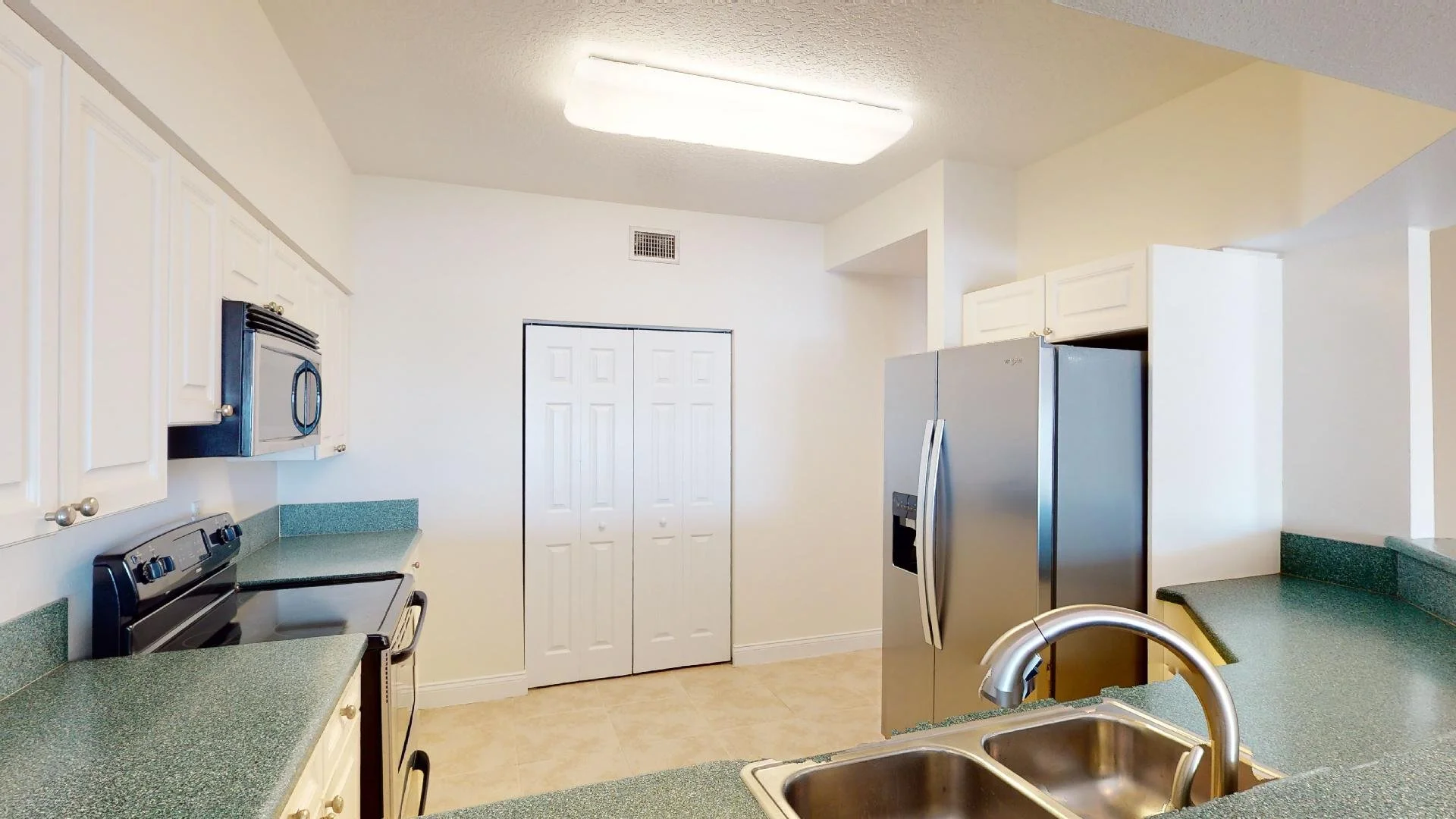 kitchen 2.jpg