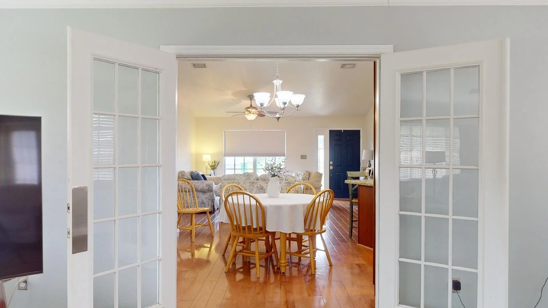 entrance back to kitchen and living.jpg