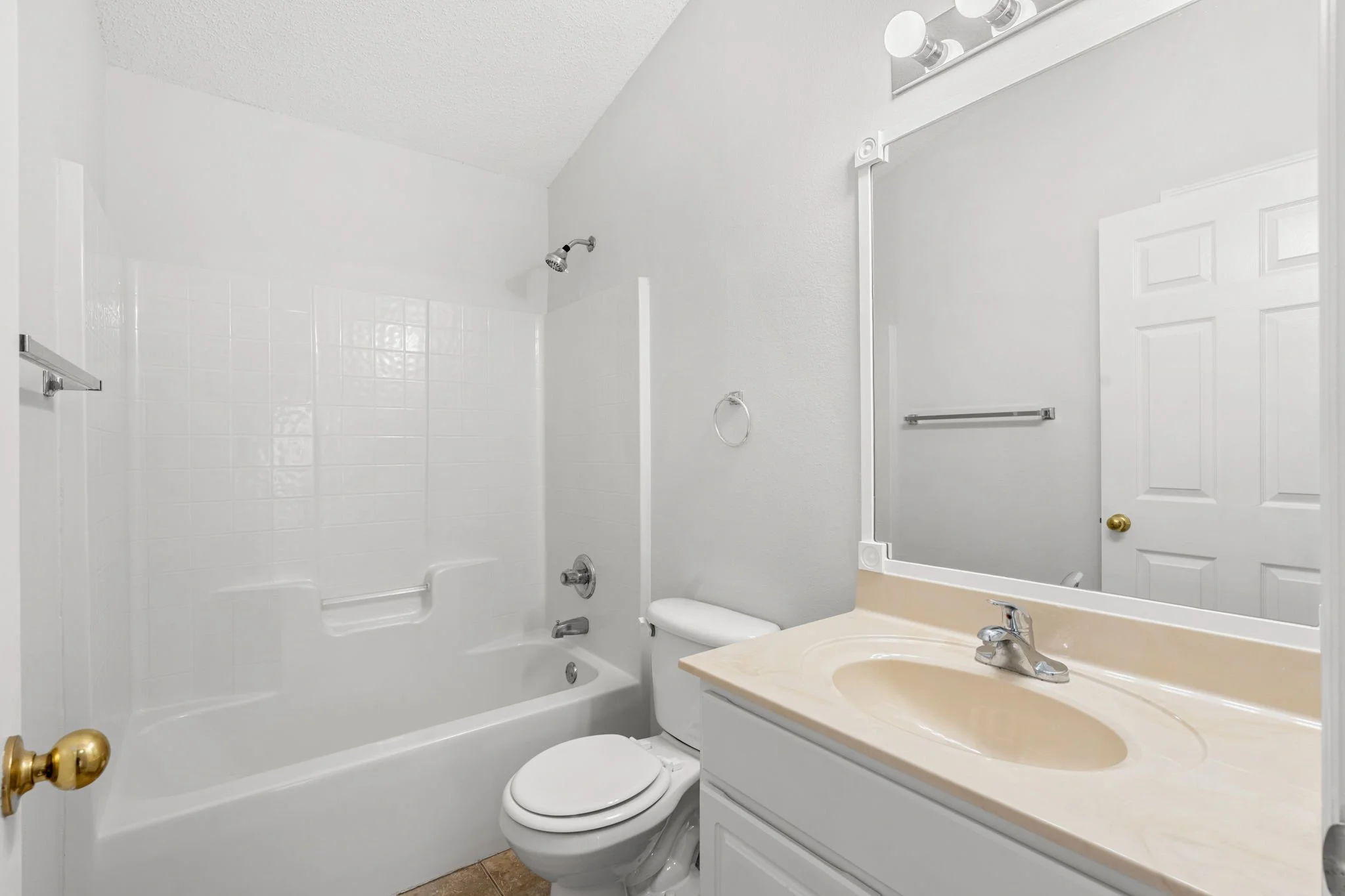 hall bath.jpg