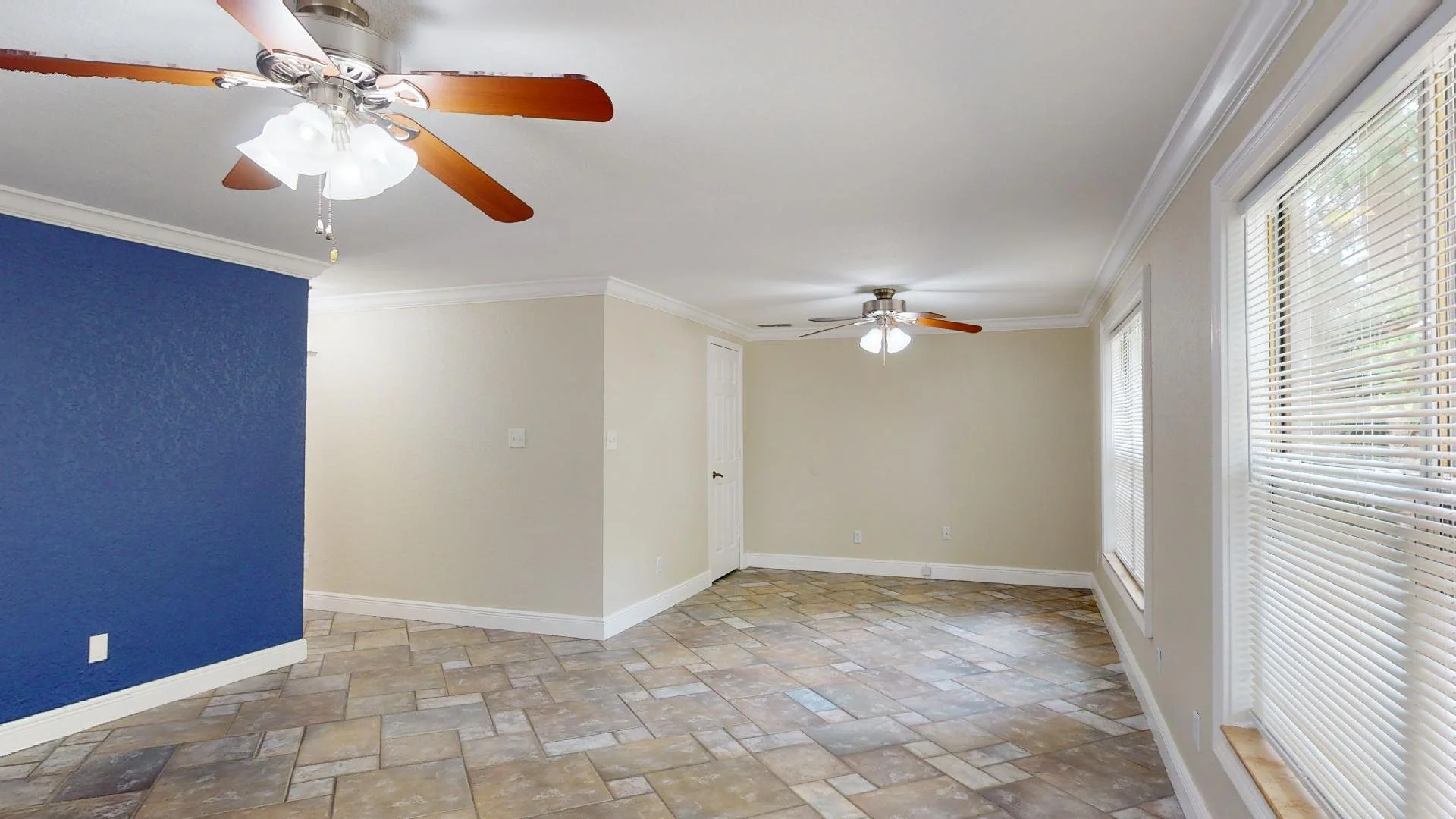 livingroom 1.jpg