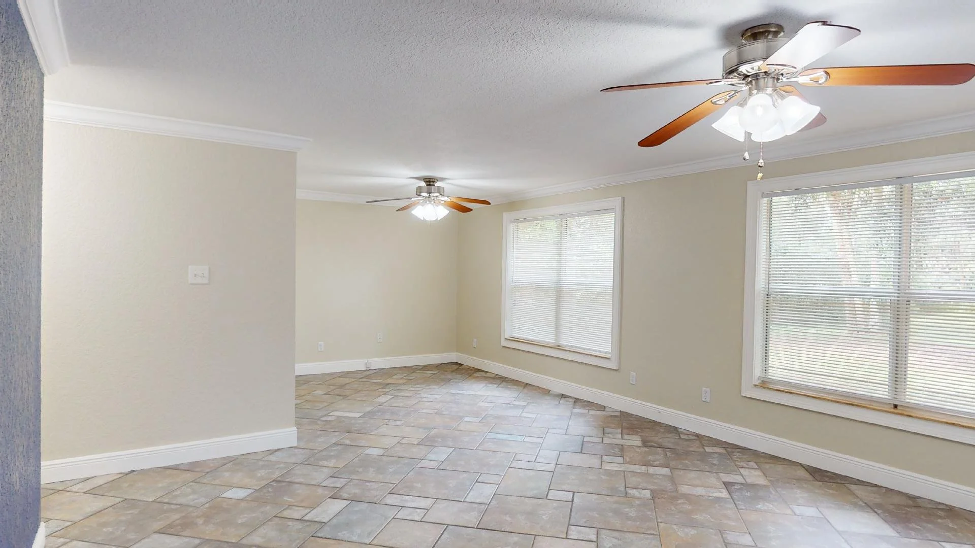 livingroom 4.jpg