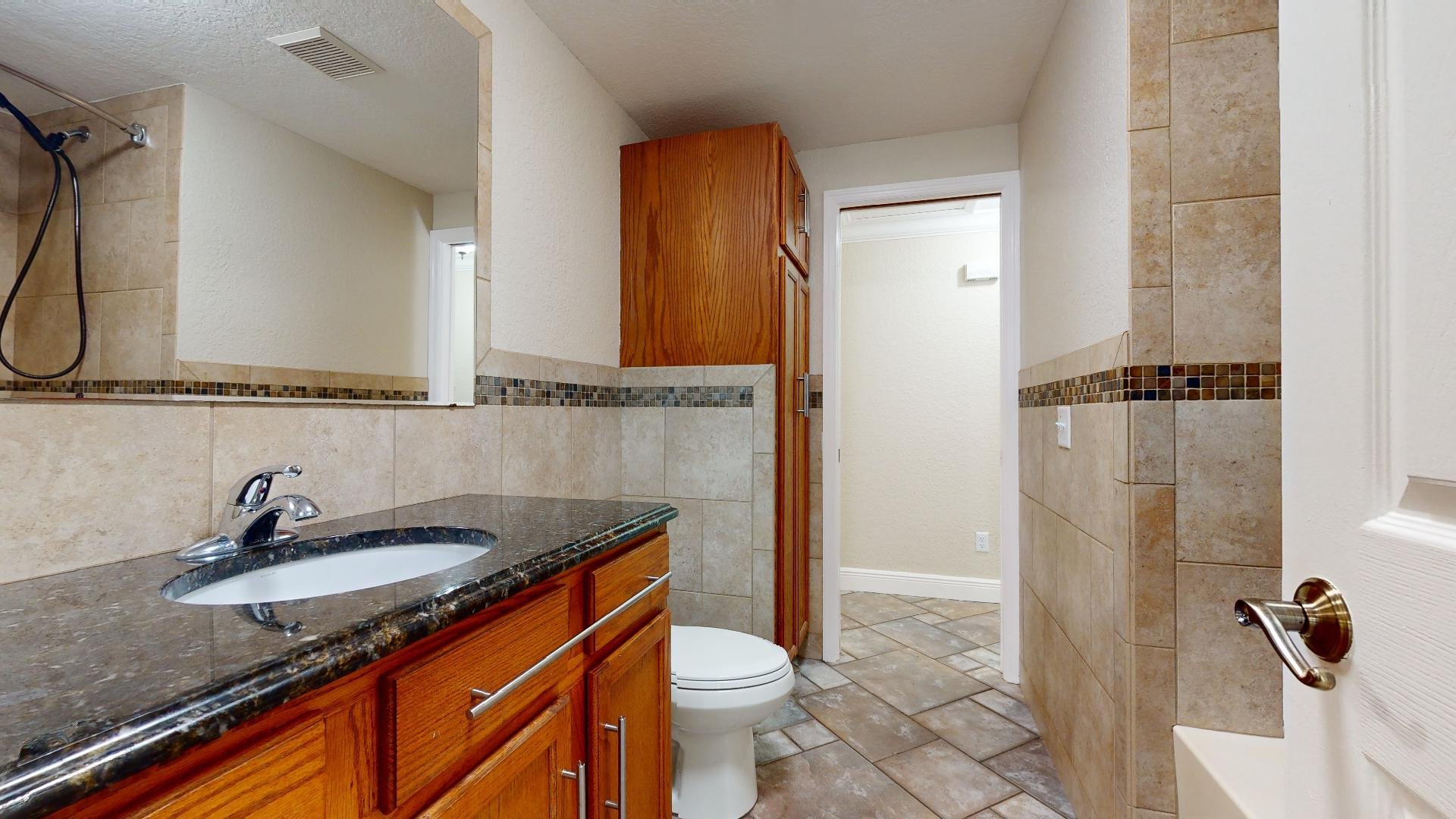 bathroom 2.jpg
