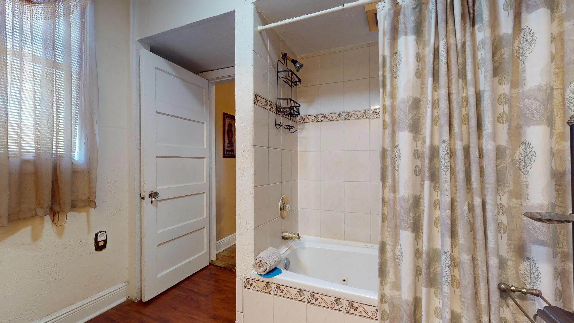 Diamond Suite - Bathroom.jpg