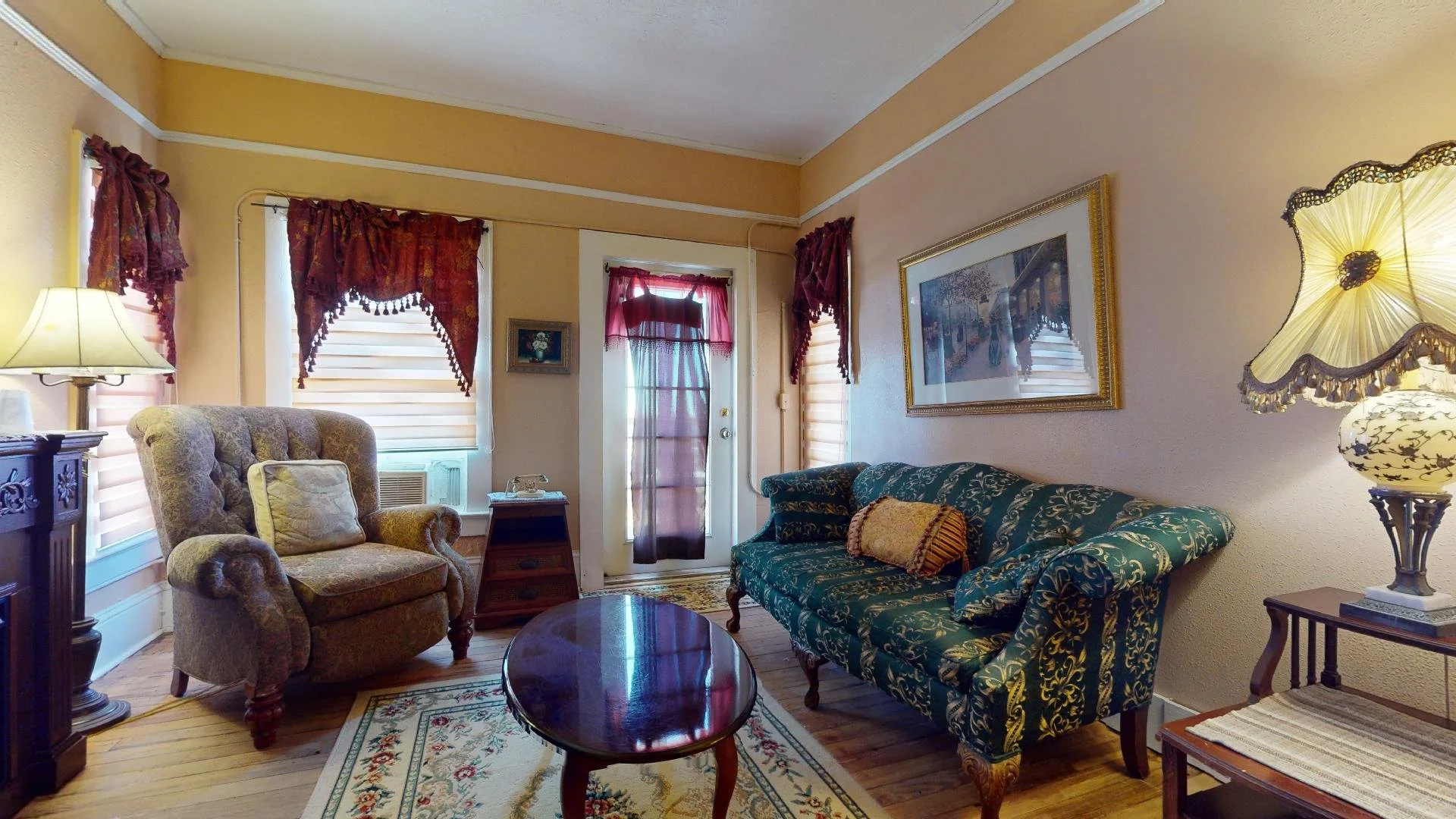 Diamond Suite - Sitting Area.jpg