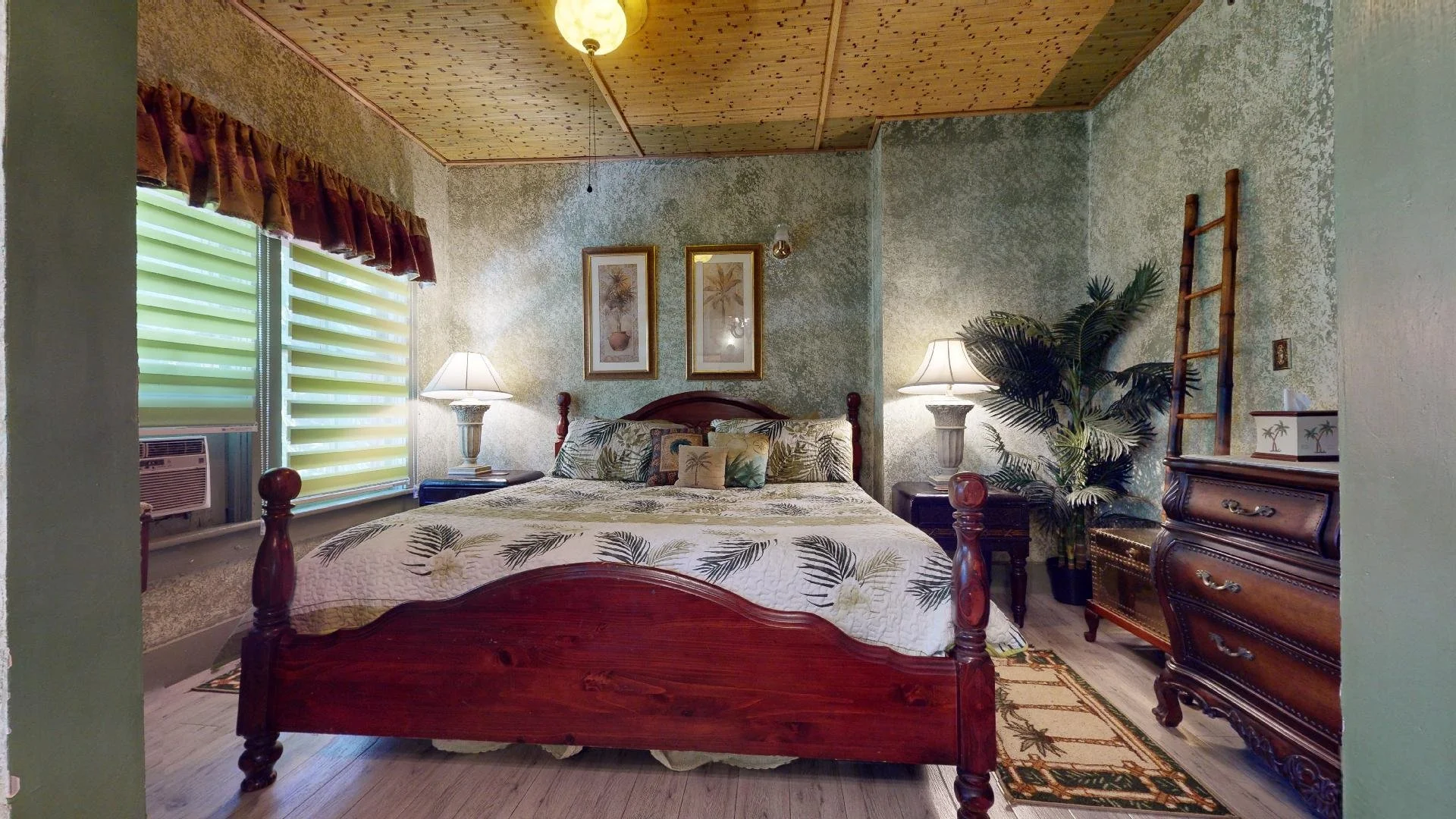 Emerald Suite - Bedroom.jpg