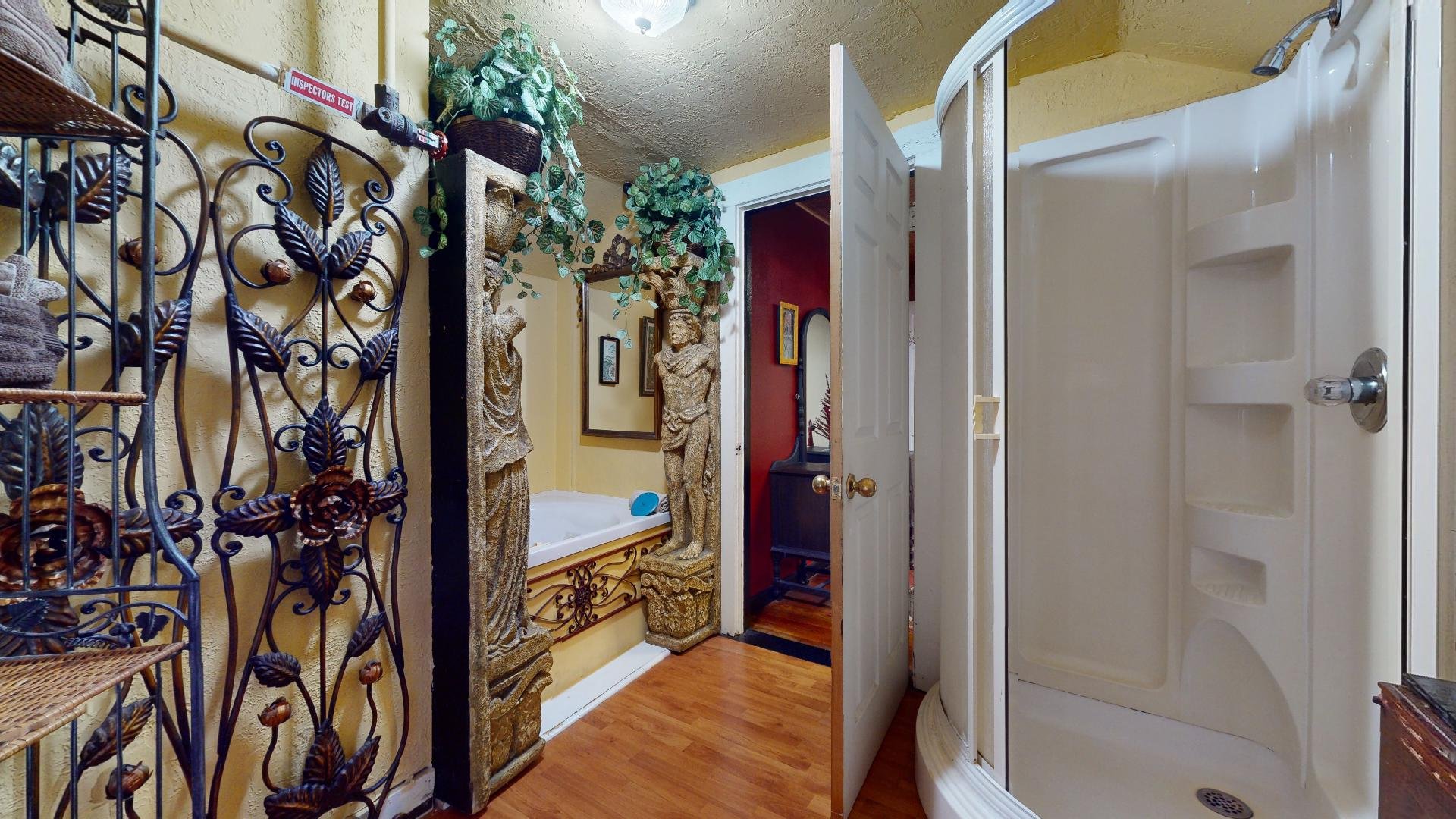 Black Pearl Suite - Bathroom.jpg