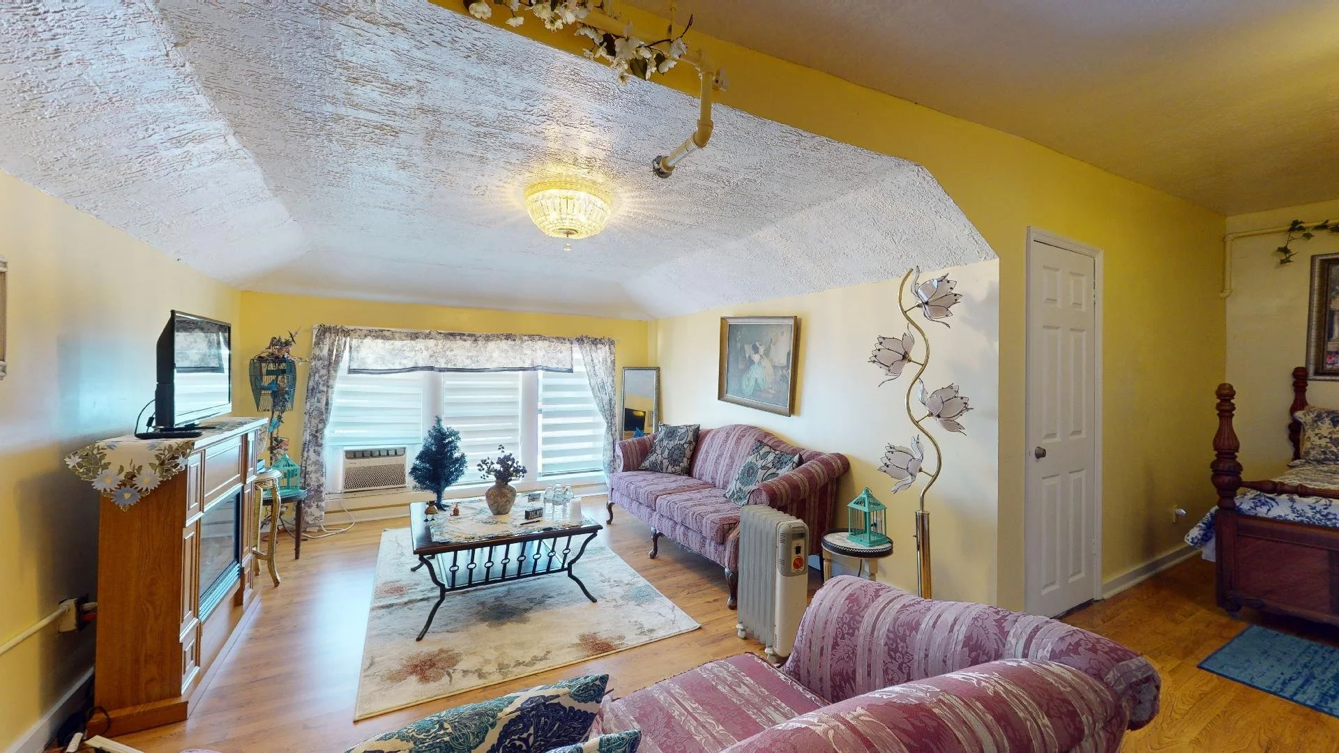 Sapphire Suite - Sitting Room.jpg