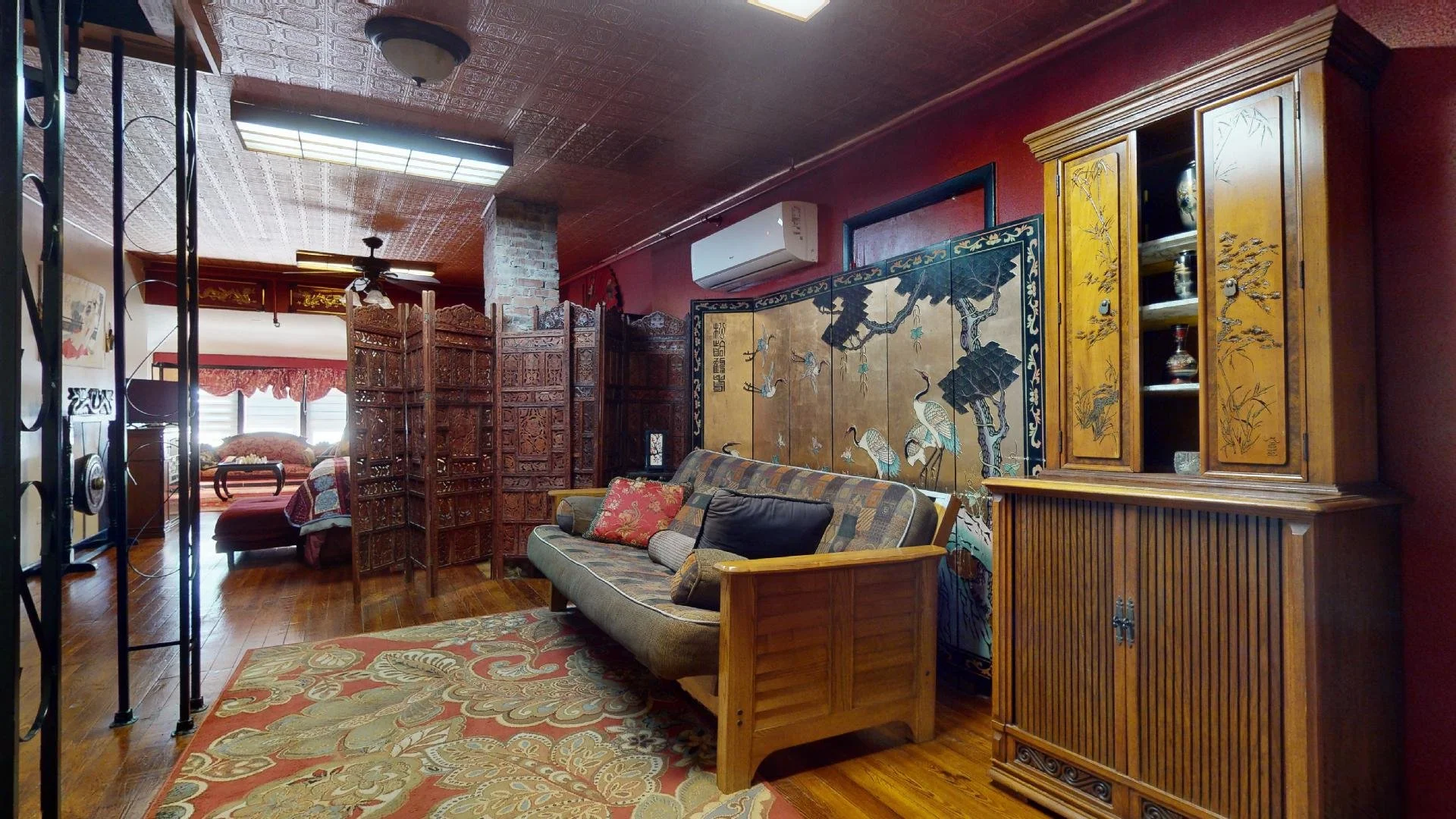 Black Pearl Suite - Sitting Area - 1.jpg