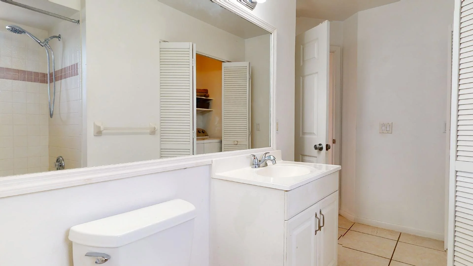 6710 Alazan - Bath: Laundry3.jpg