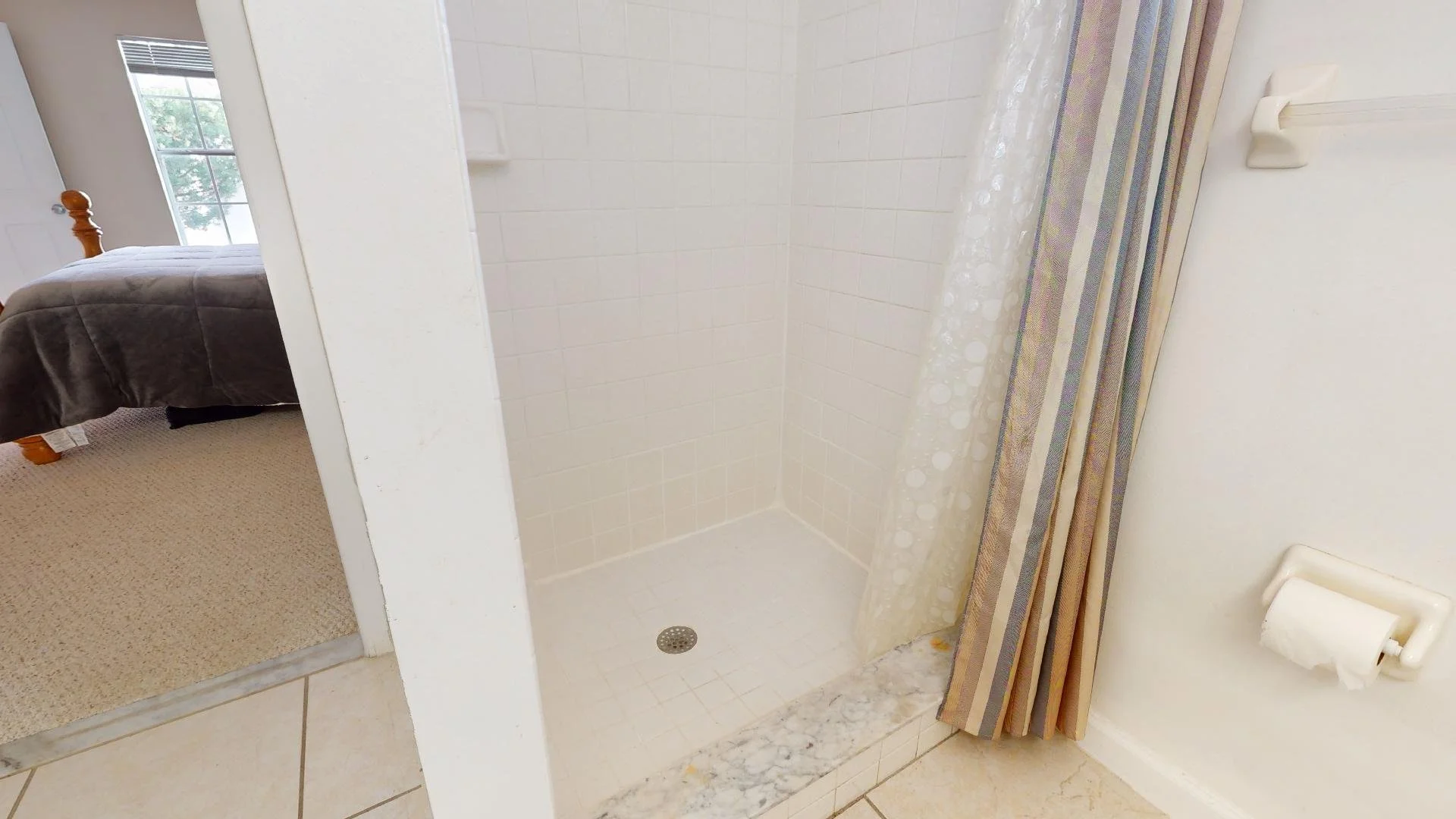 6710 Alazan - Primary Bath 2.jpg