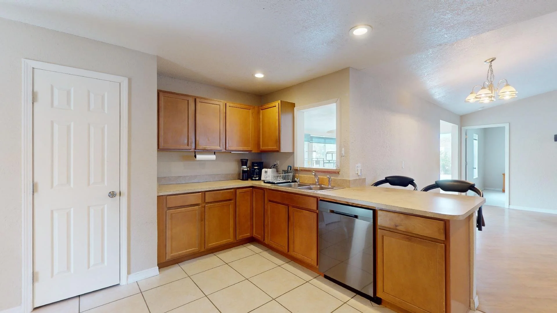 6710 Alazan - Kitchen 4.jpg