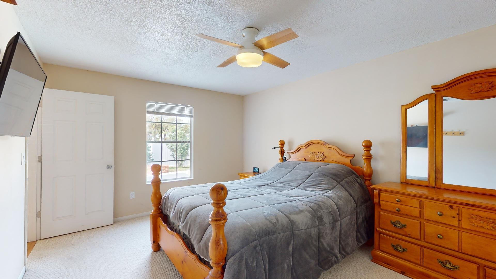 6710 Alazan - Primary Bed.jpg