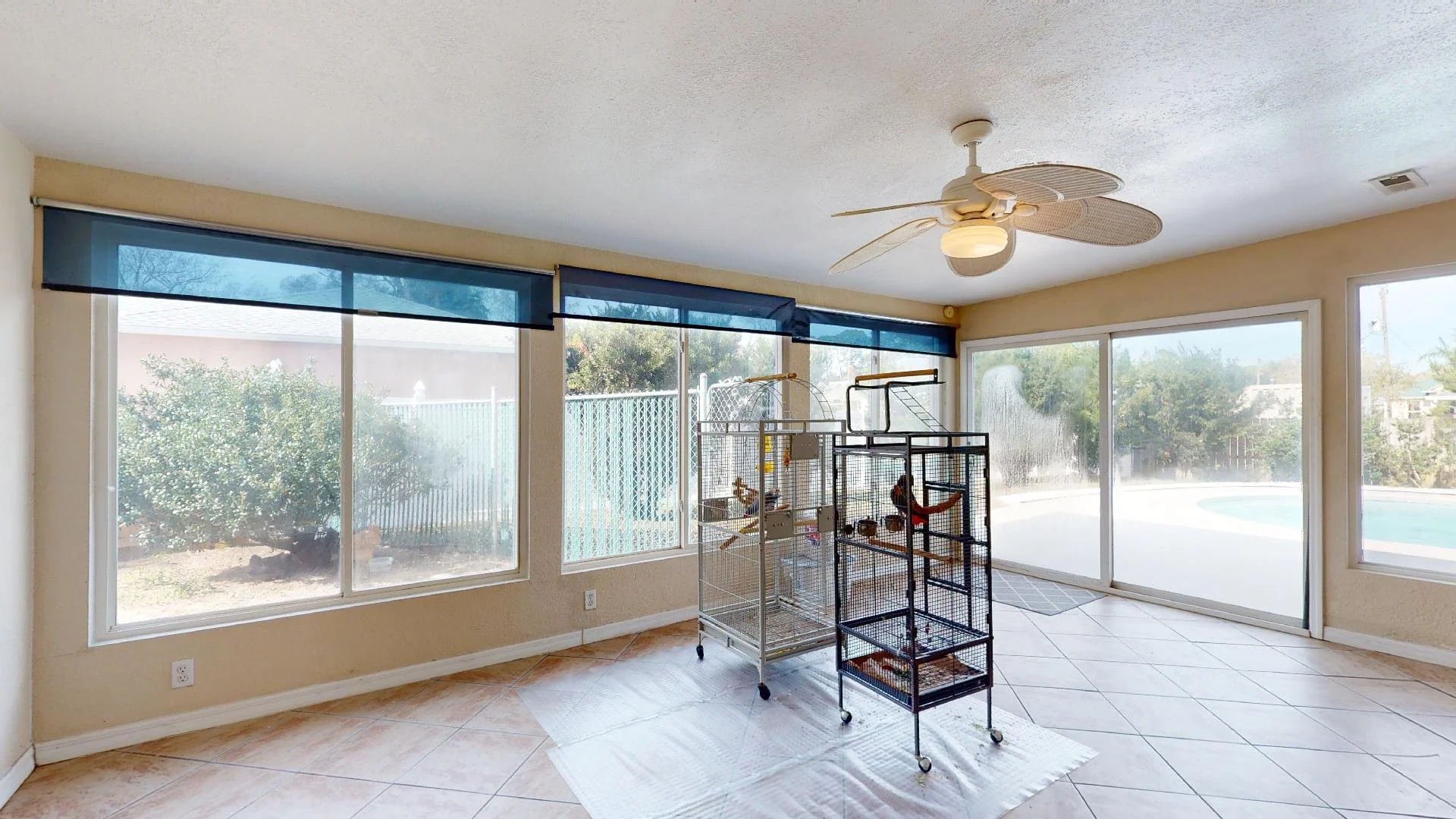 6710 Alazan - Sunroom 1.jpg