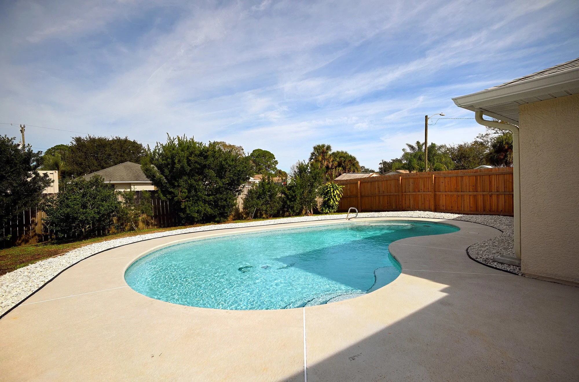 6710 Alazan - Pool.jpg