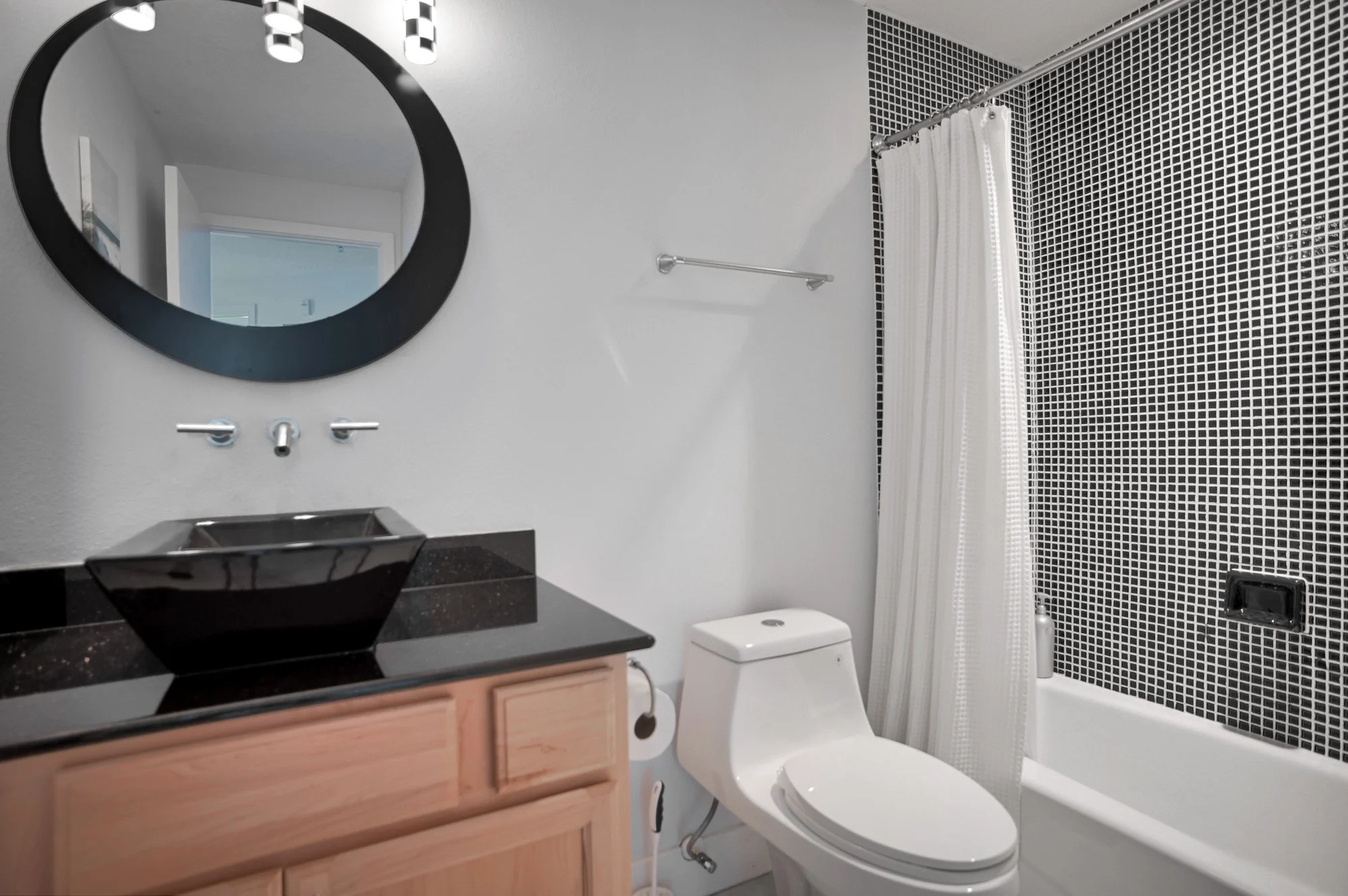 guest bath 2.jpg