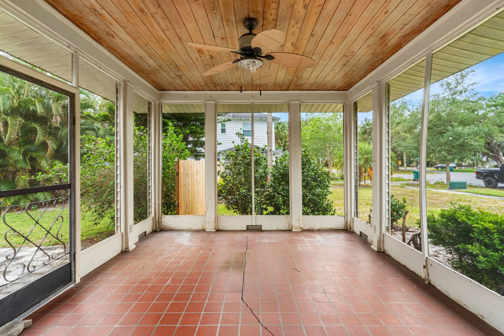 screened patio 2.jpg