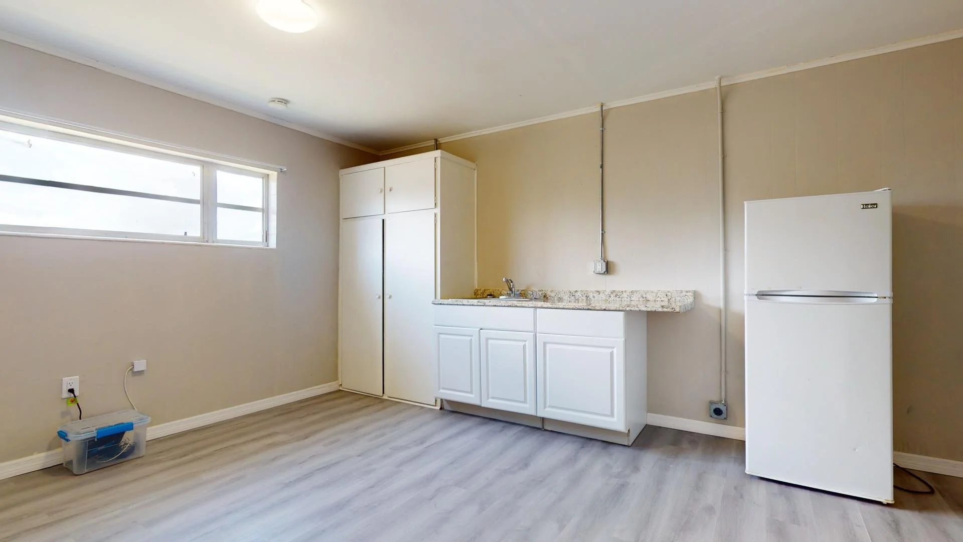 unit 4 kitchen 1.jpg