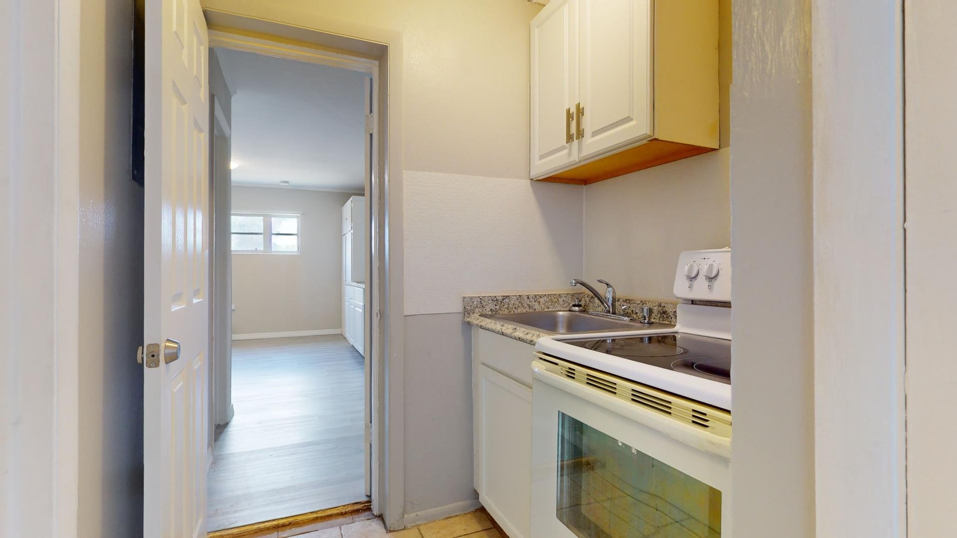 unit 1 kitchen.jpg