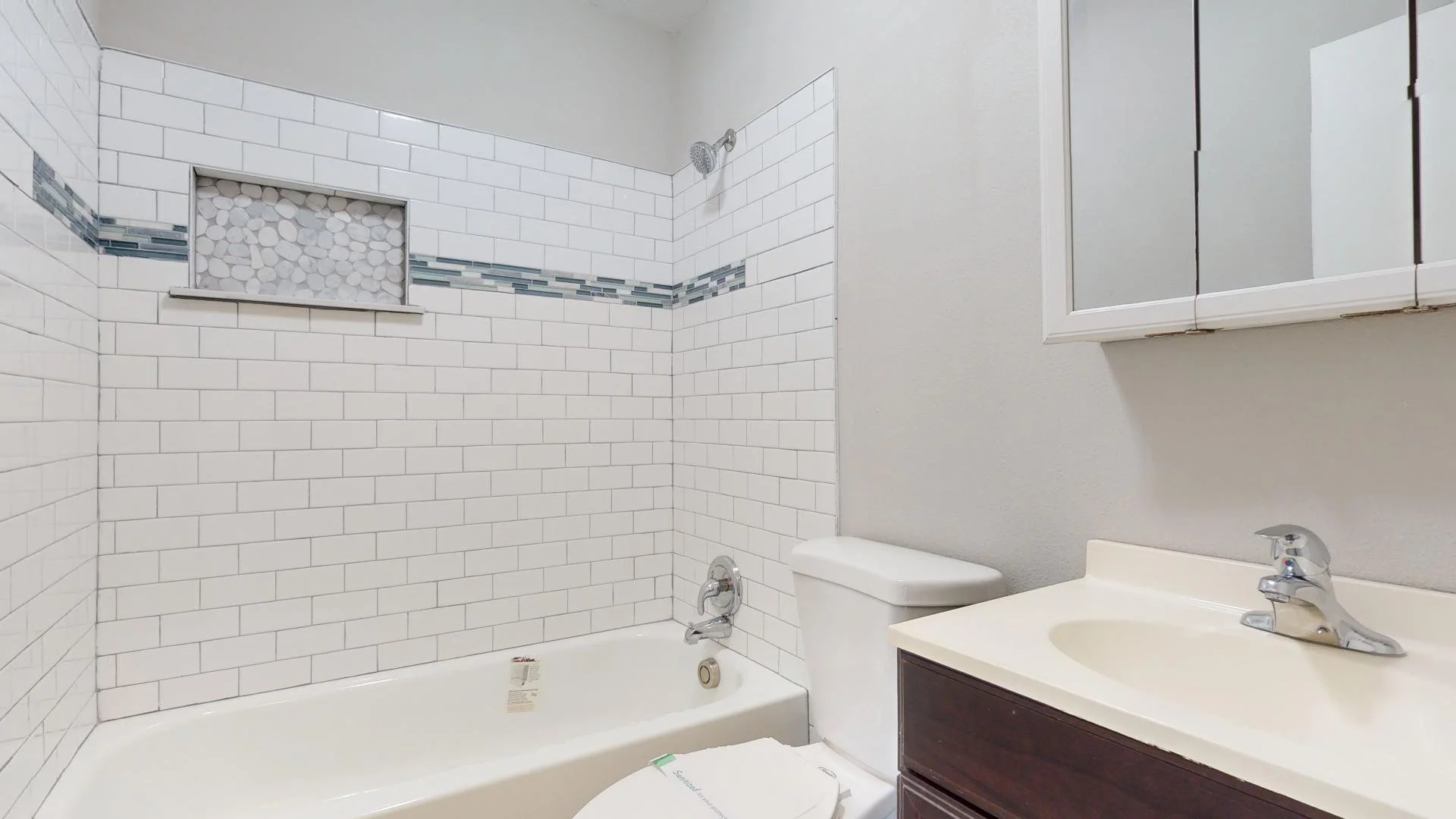unit 2 bath.jpg