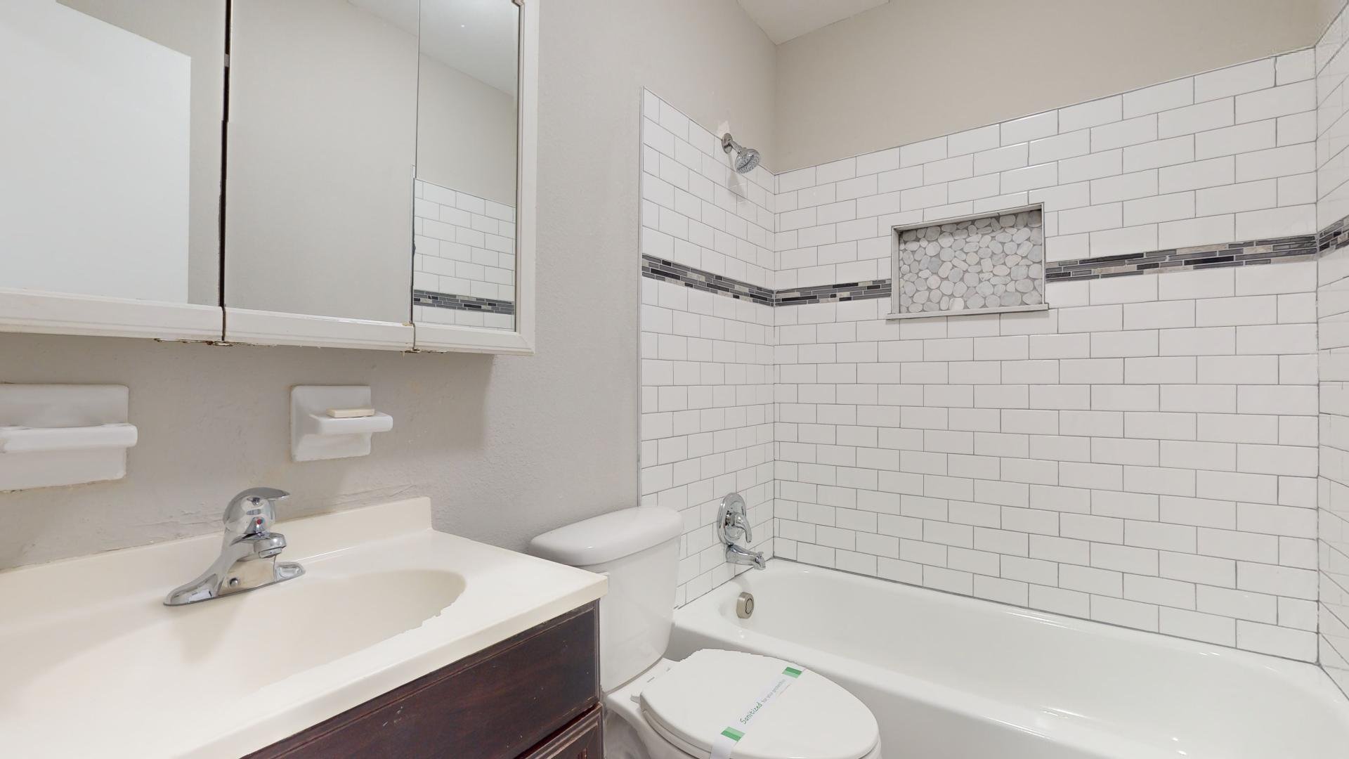 unit 3 bath.jpg