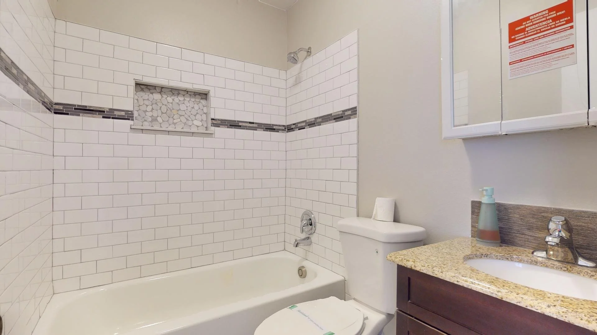 unit 1 bath.jpg