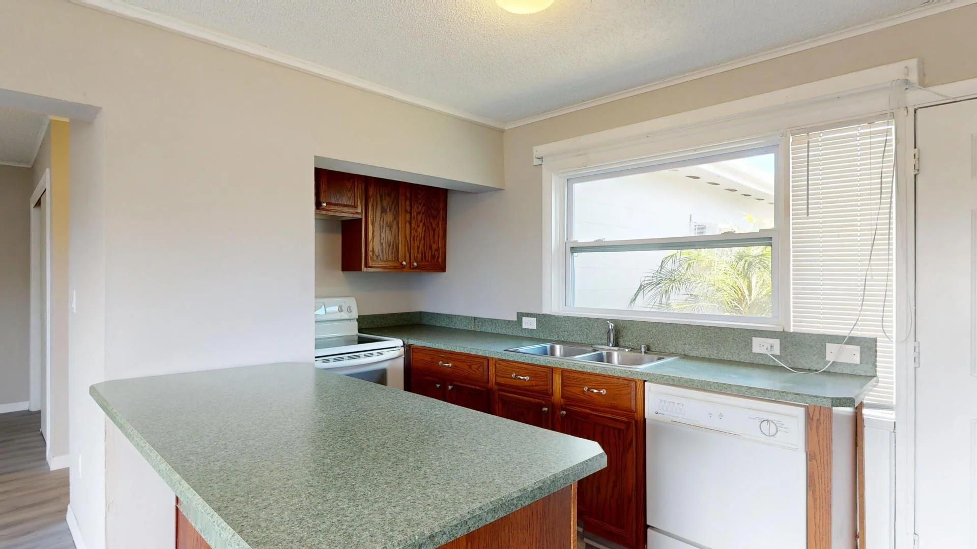 unit 2 kitchen 2.jpg