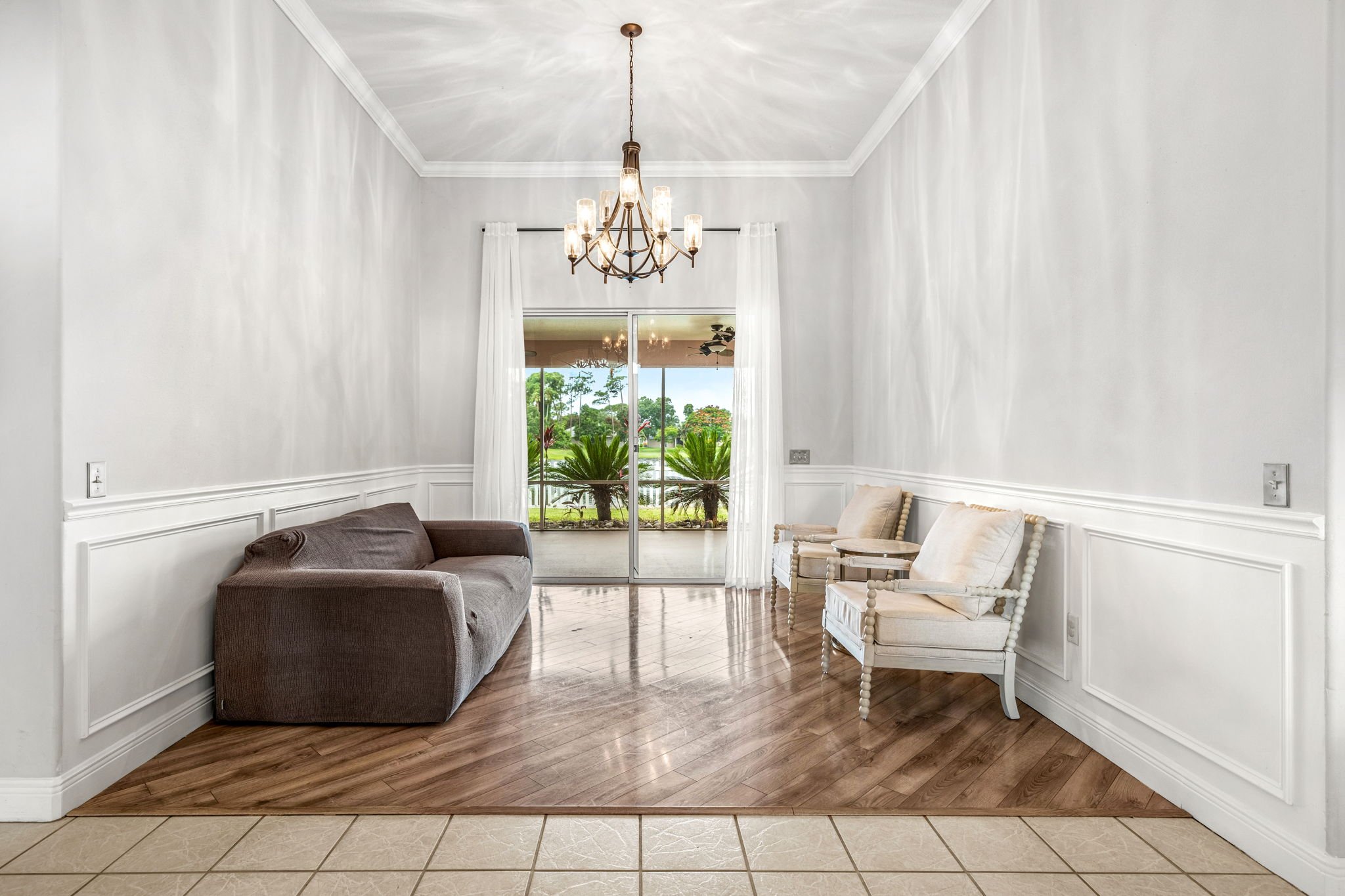 living room 2-1.jpg
