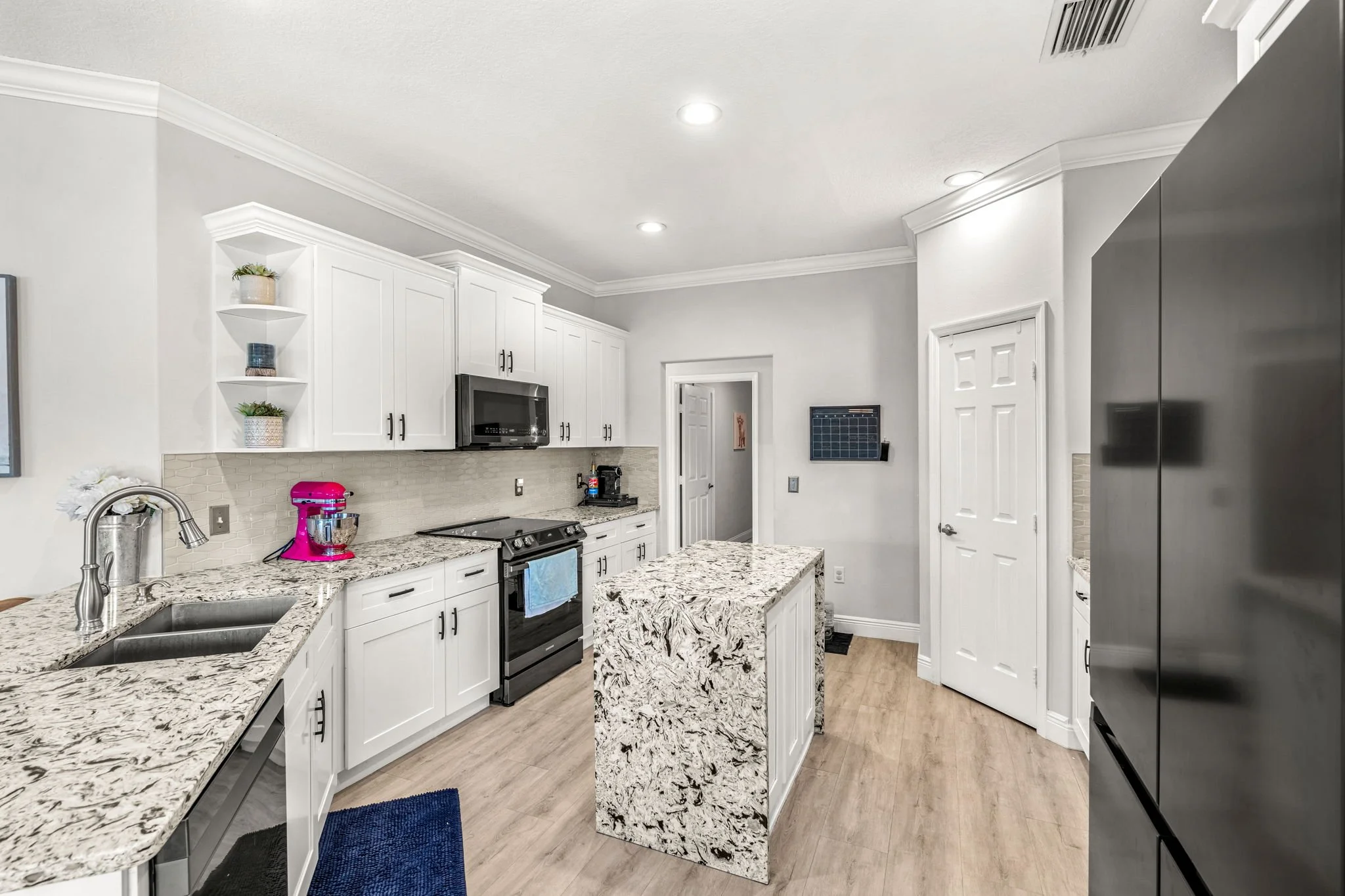 kitchen 1.jpg