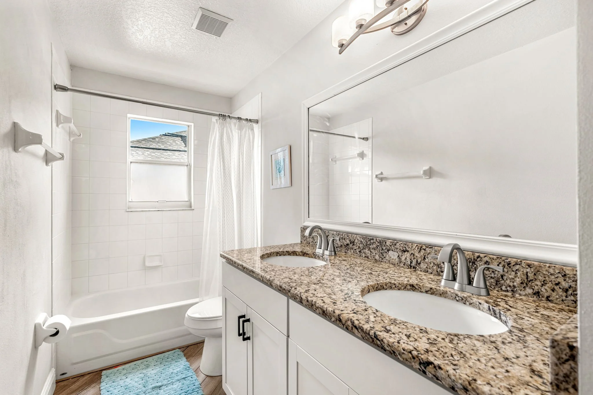 bathroom 3.jpg