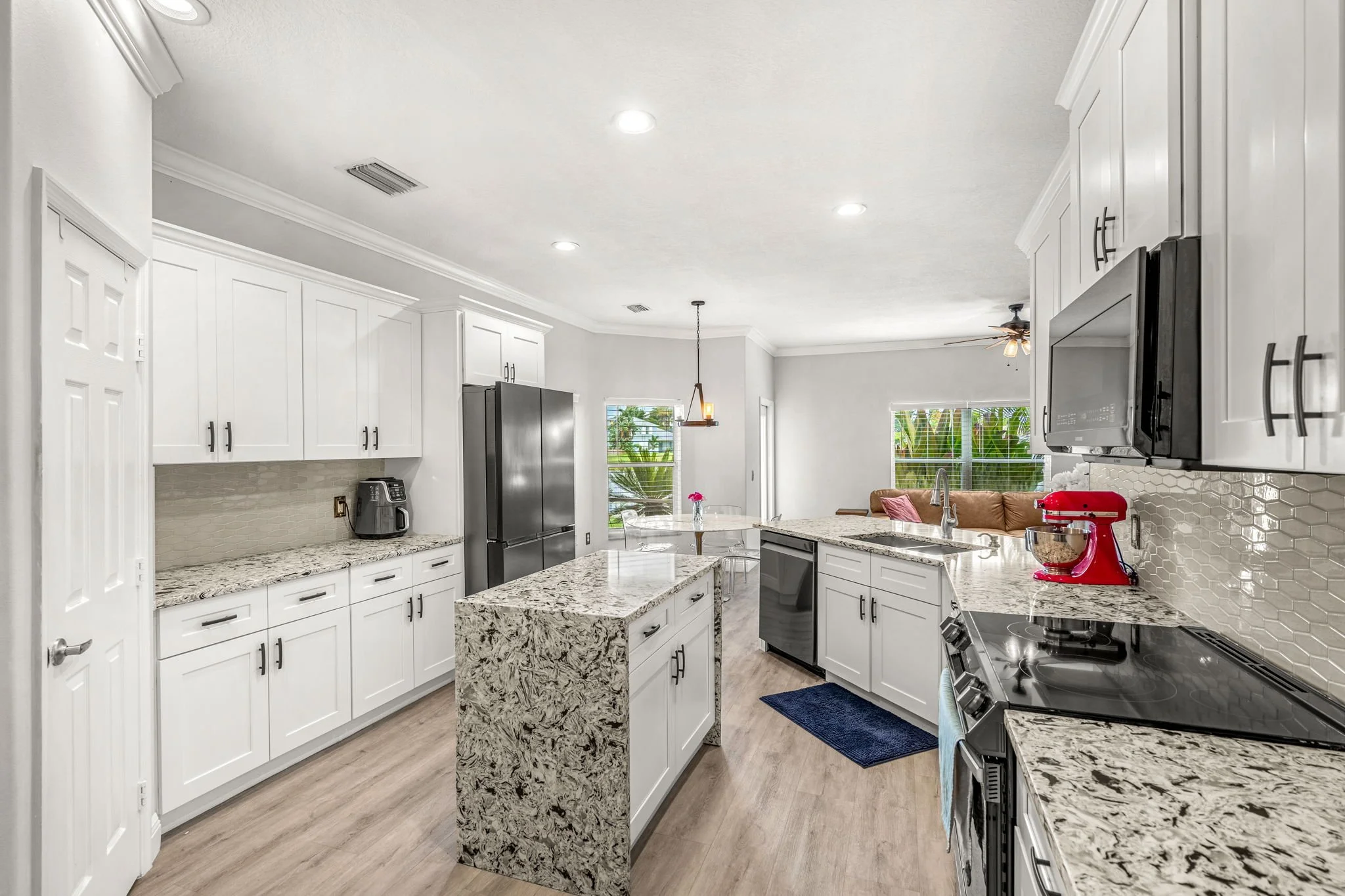 kitchen 2.jpg