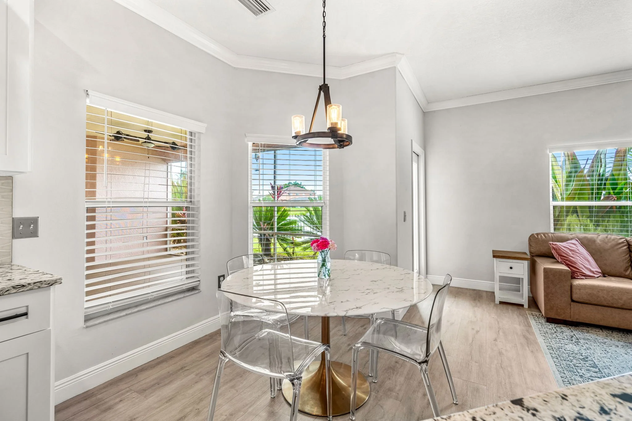 breakfast nook 1.jpg