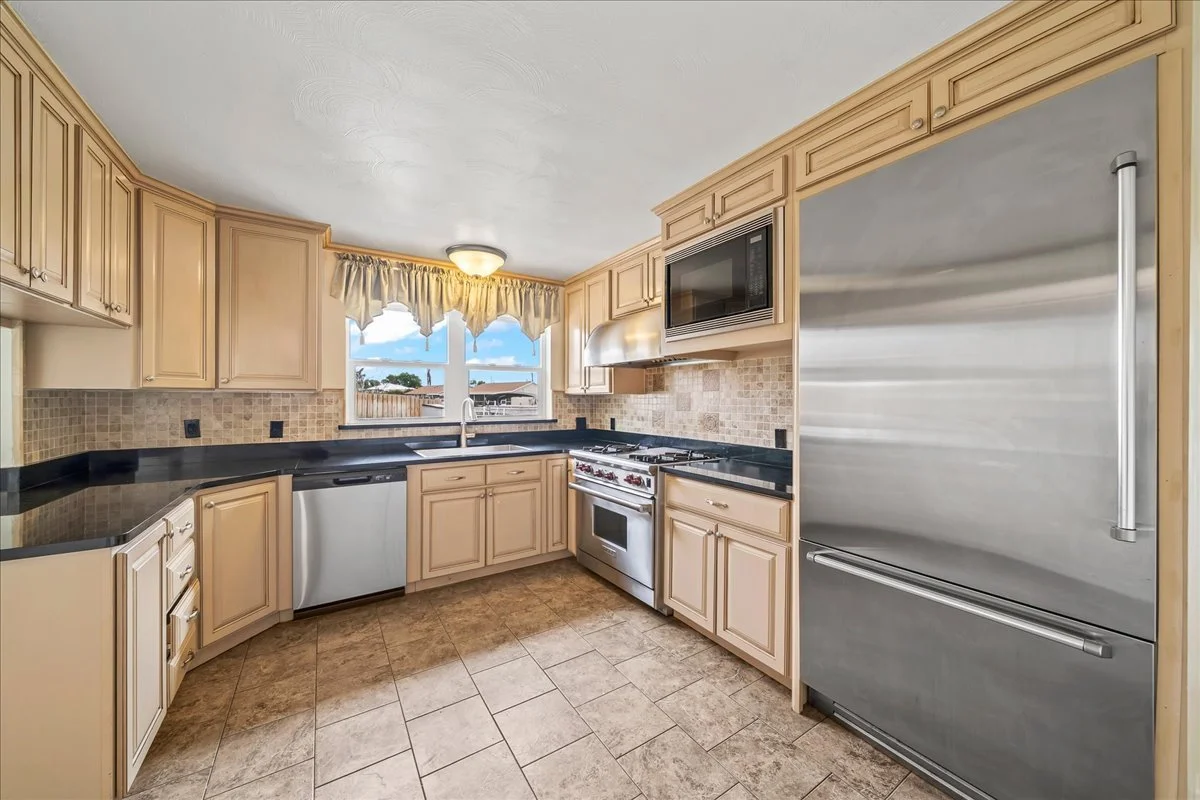kitchen 1.jpg