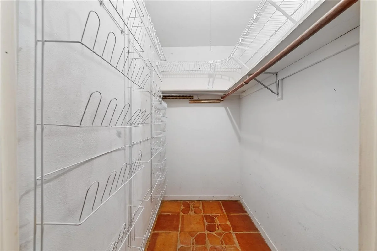 Walk in closet.jpg
