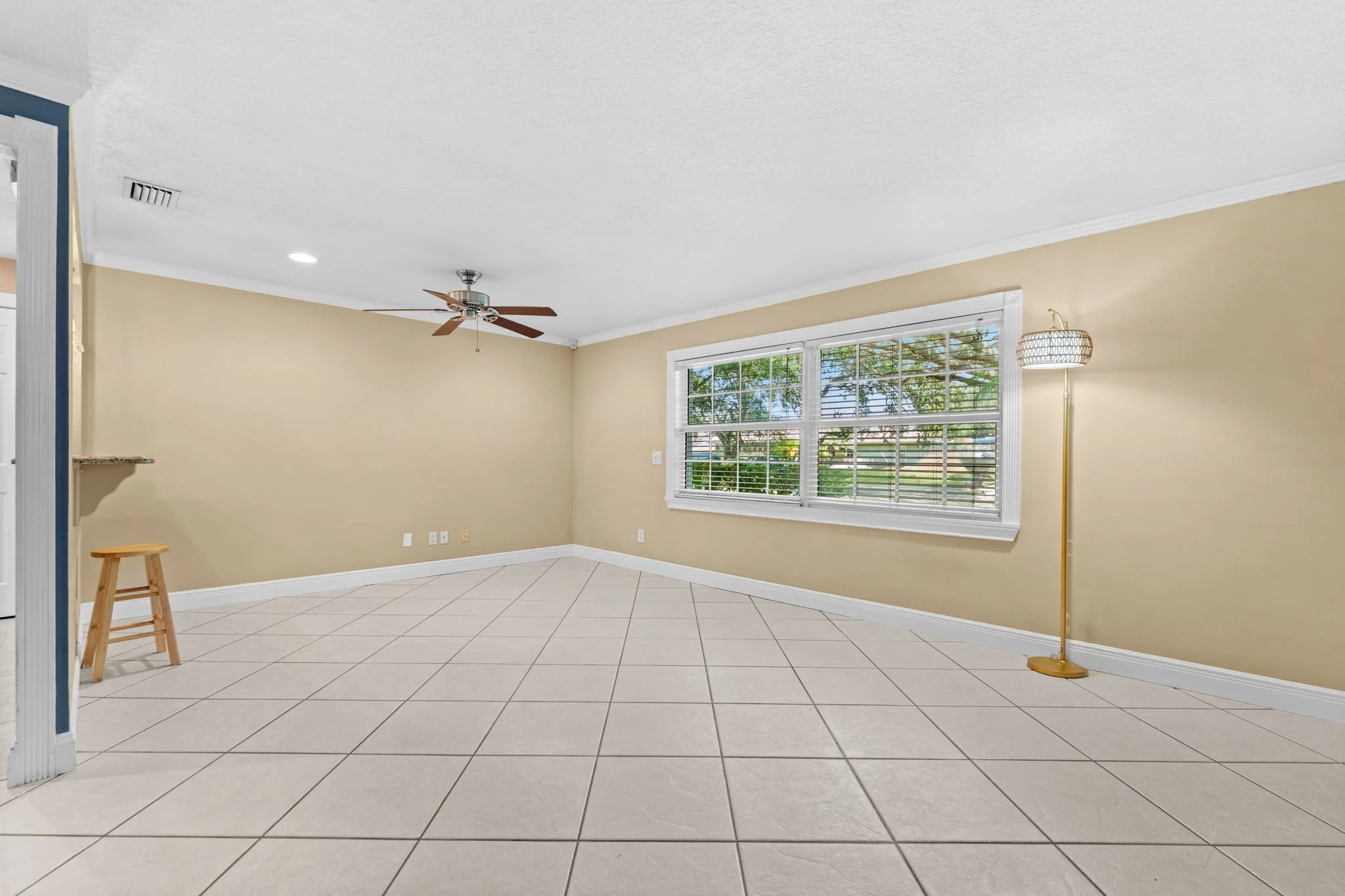 livingroom 1.jpg