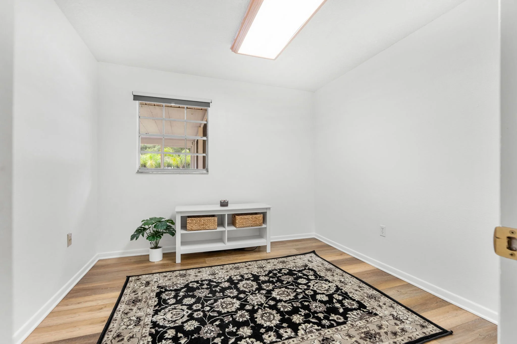 bedroom 1-1.jpg