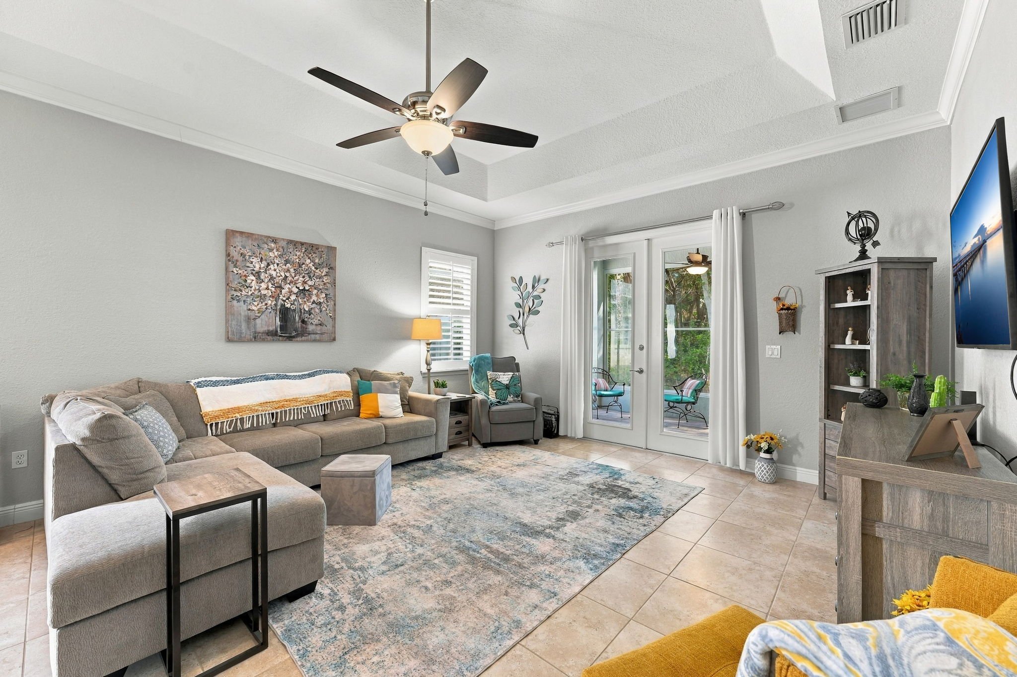 livingroom 2.jpg
