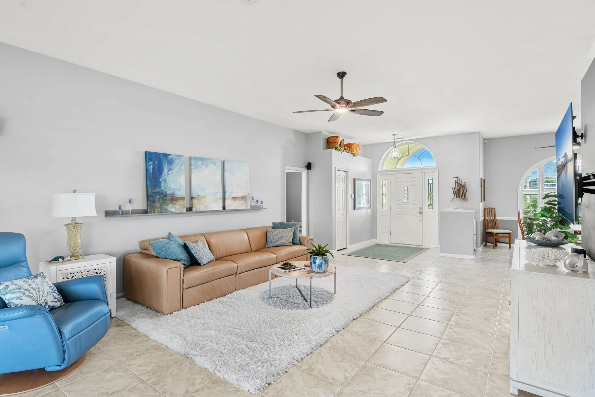 livingroom 3.jpg