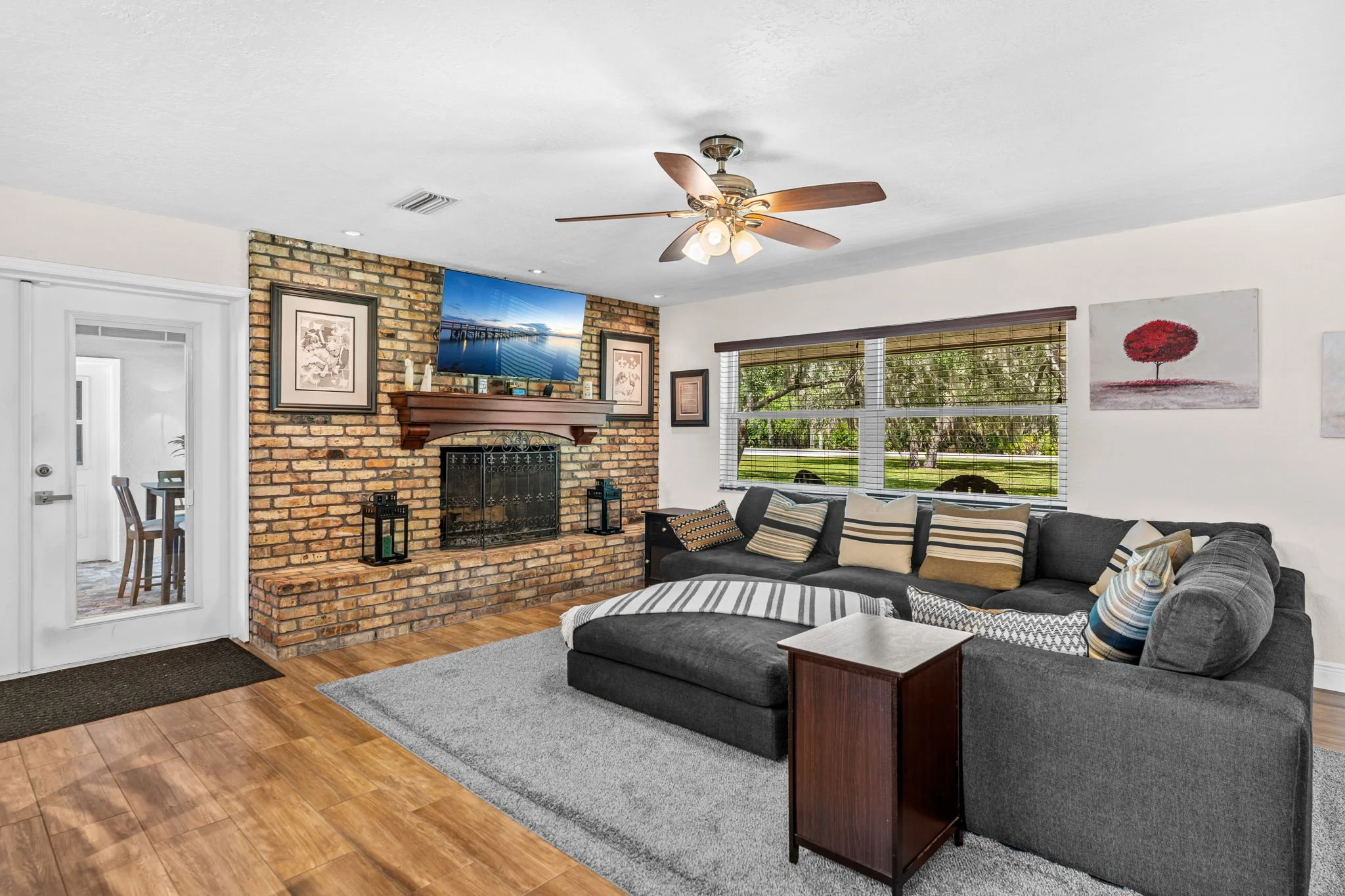family room 4.jpg