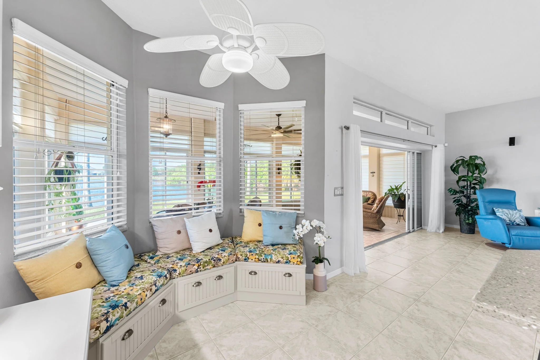breakfast nook.jpg