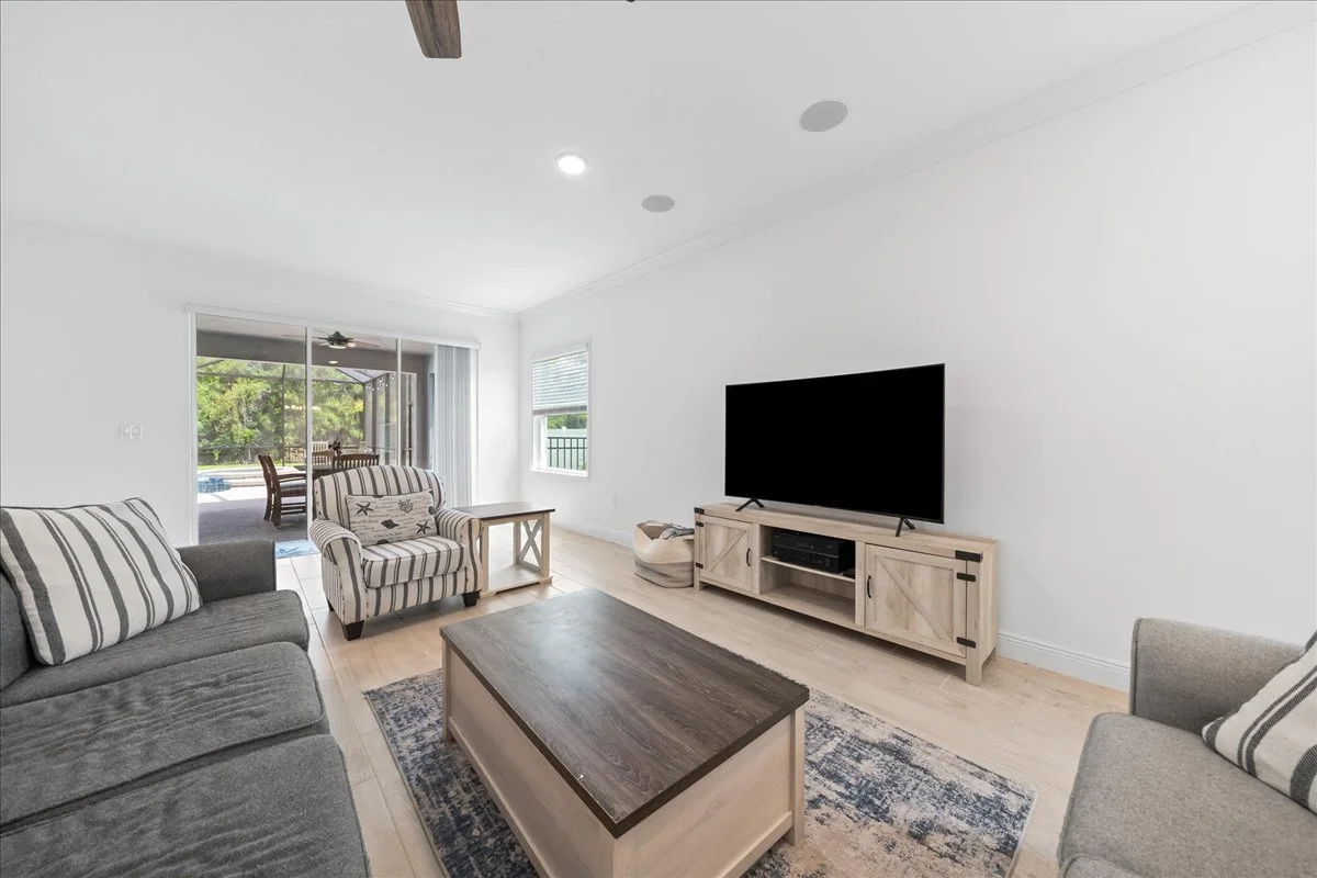 livingroom 3.jpg