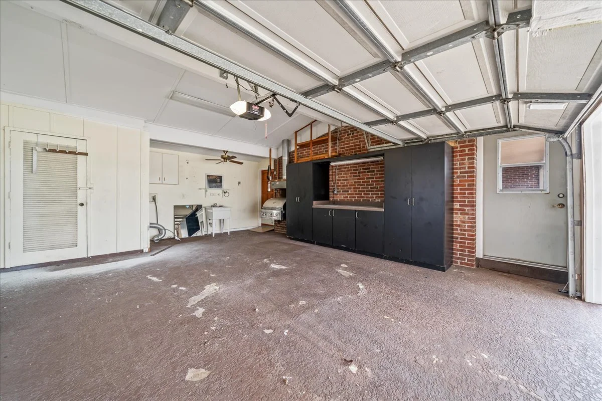 garage.jpg