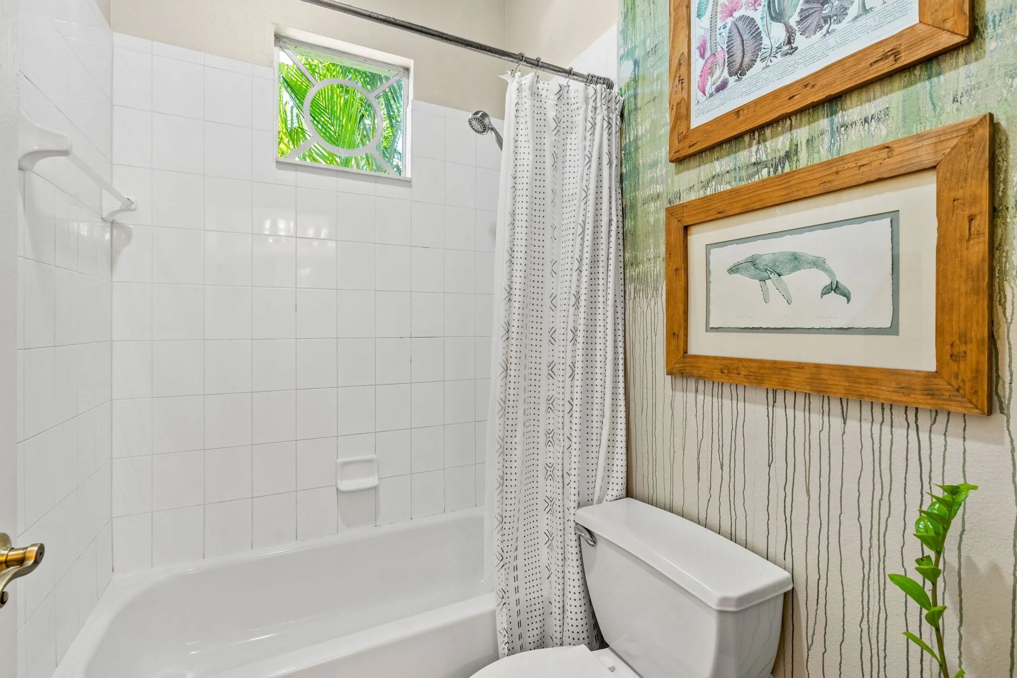 bathroom 2-1 jack & jill bath.jpg