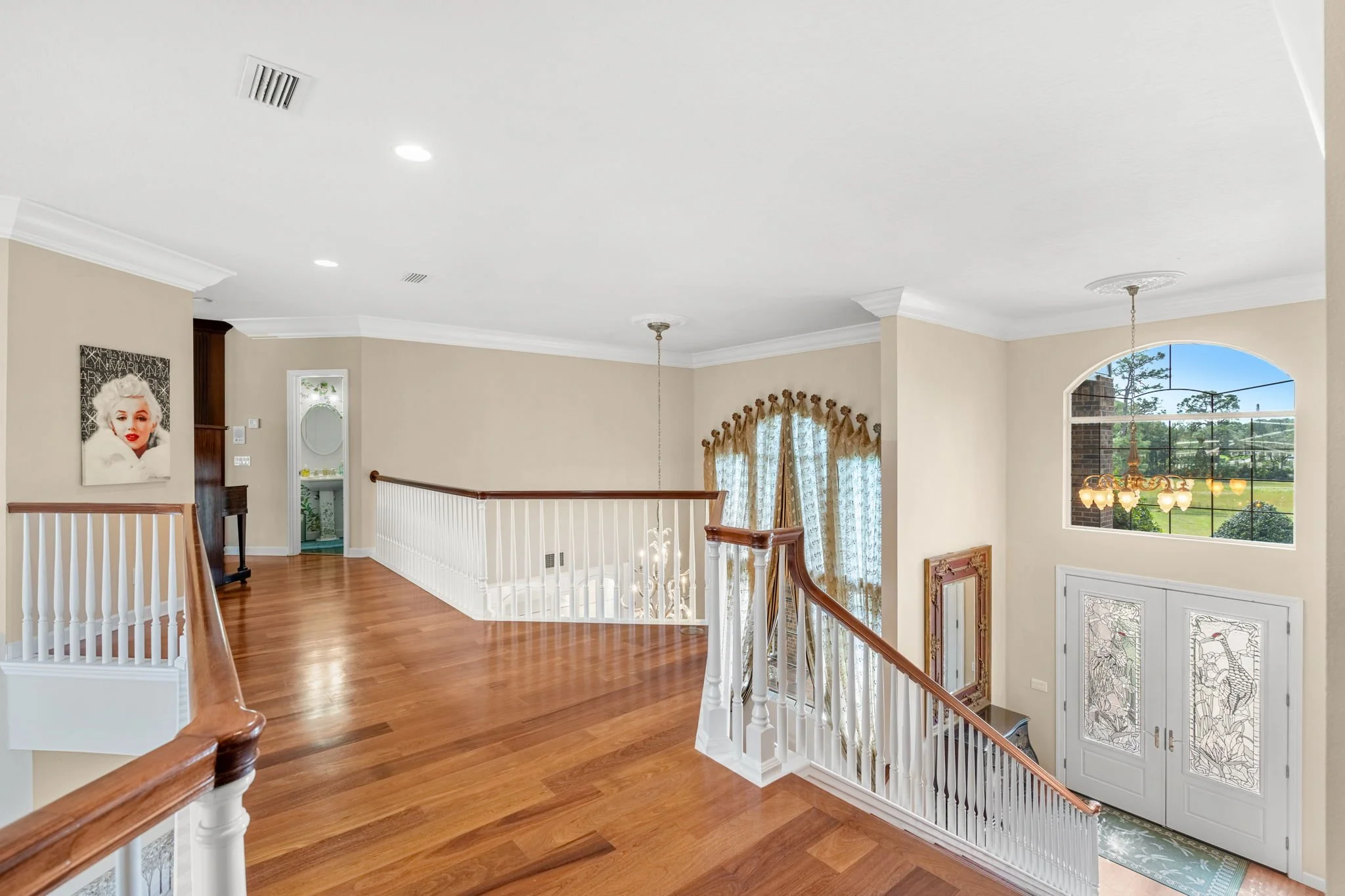 second floor landing 1.jpg