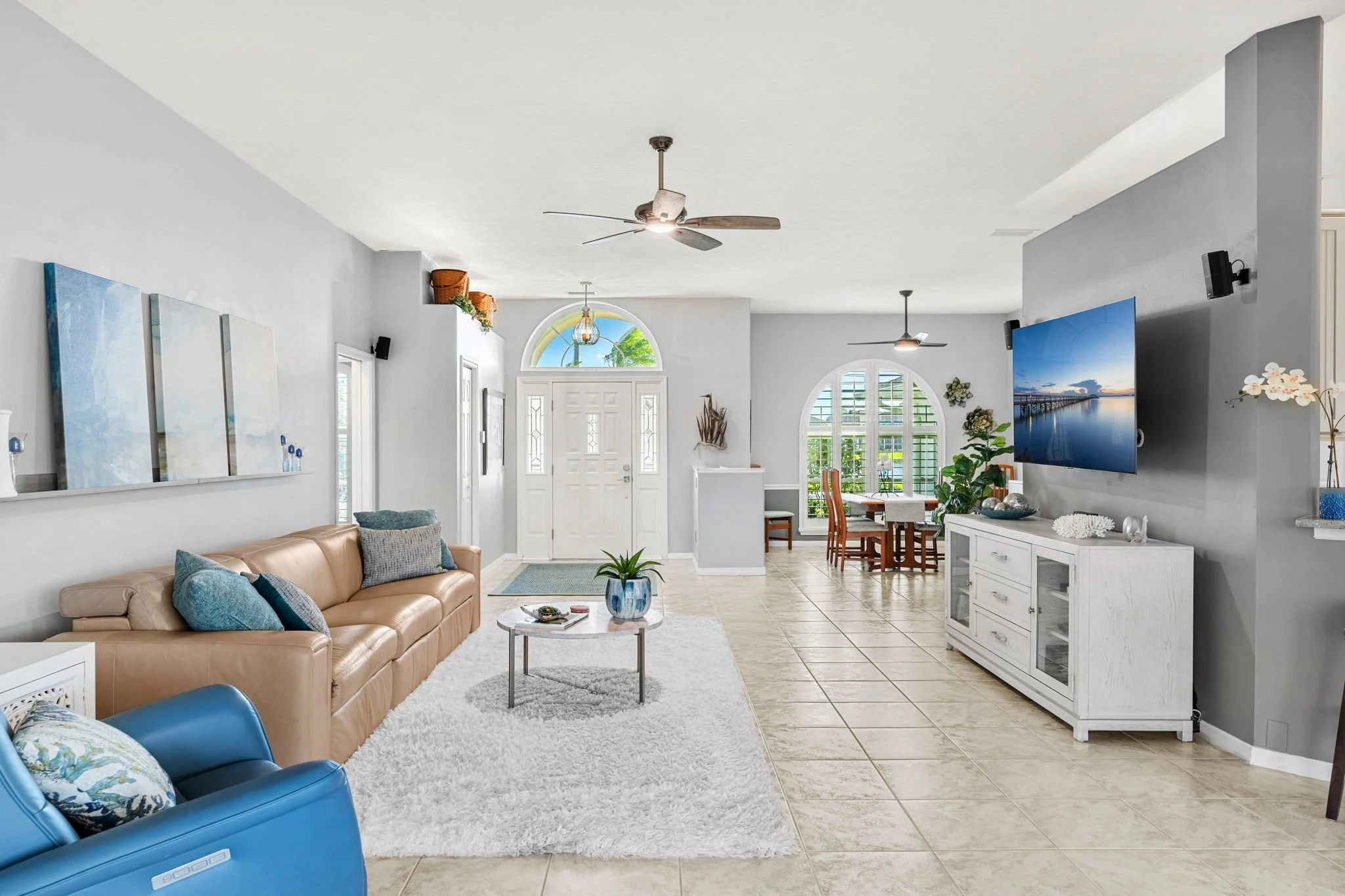 livingroom 4.jpg