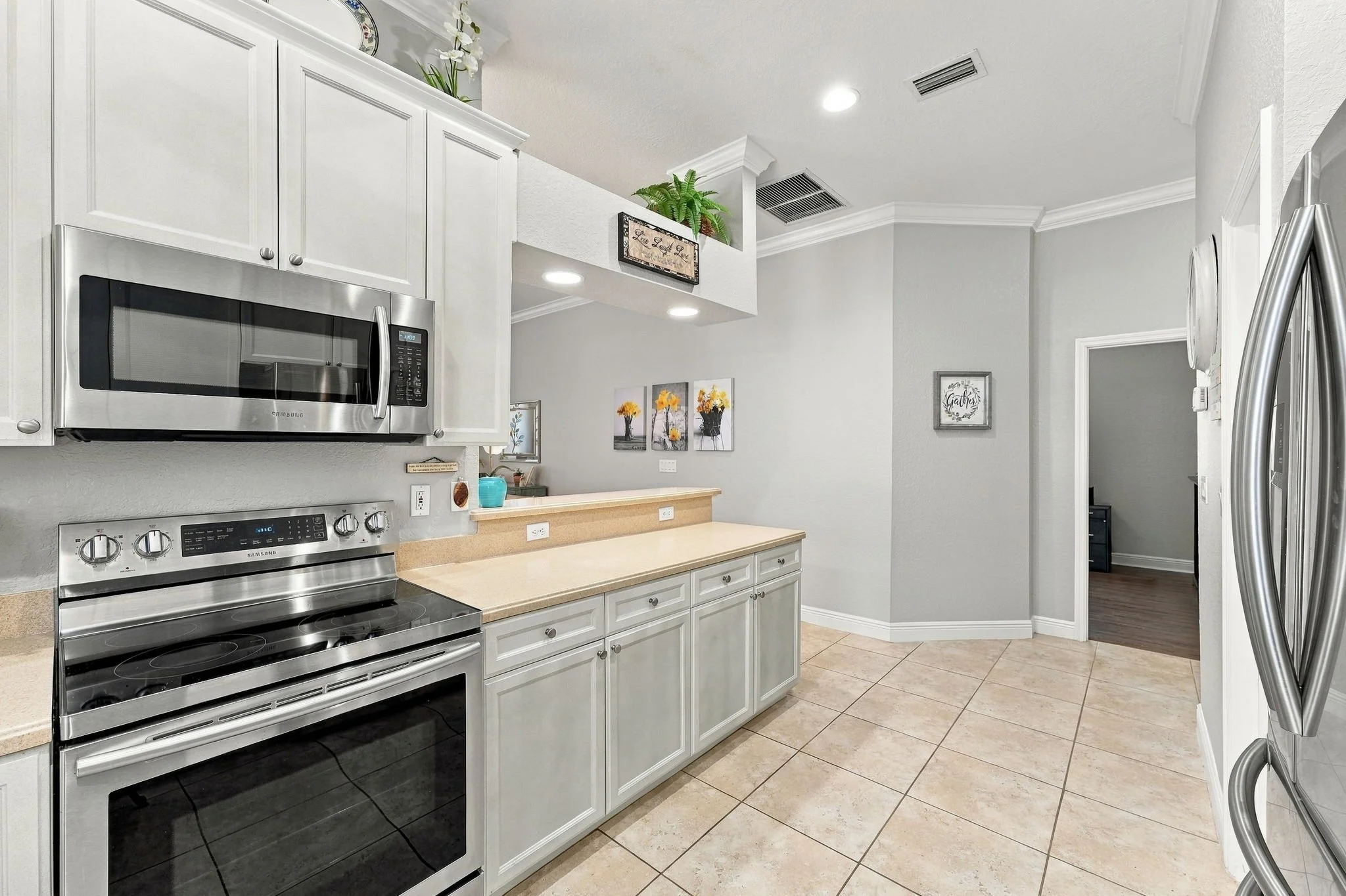 kitchen 2.jpg