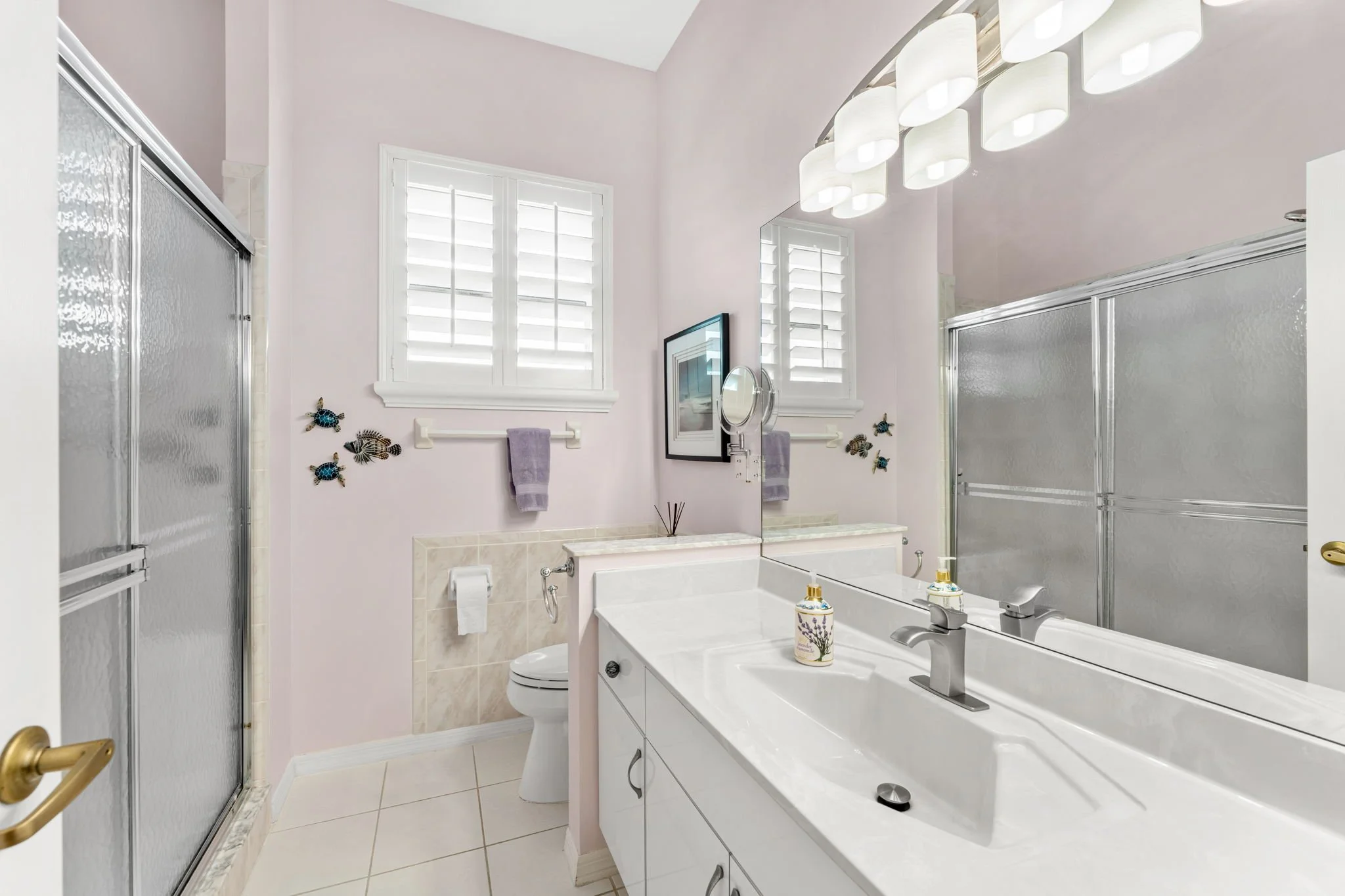 hall bath.jpg