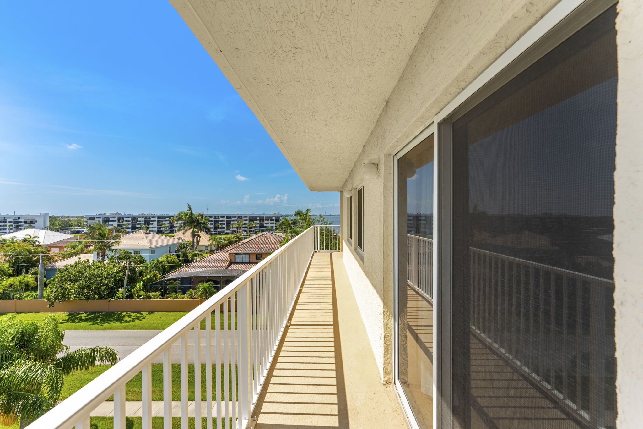 balcony 2.jpg