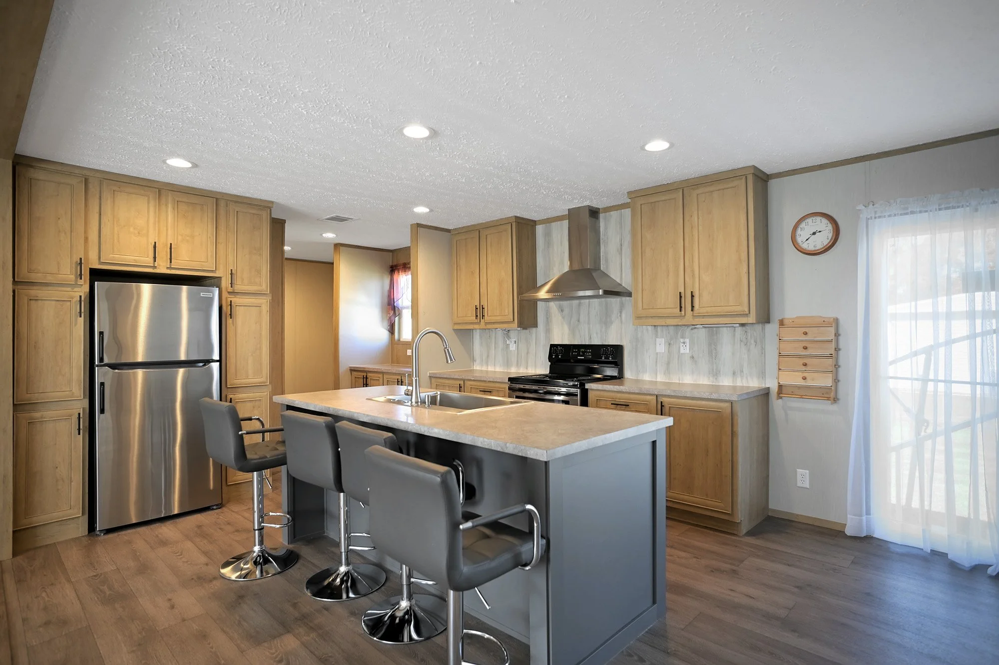 Kitchen 2.jpg